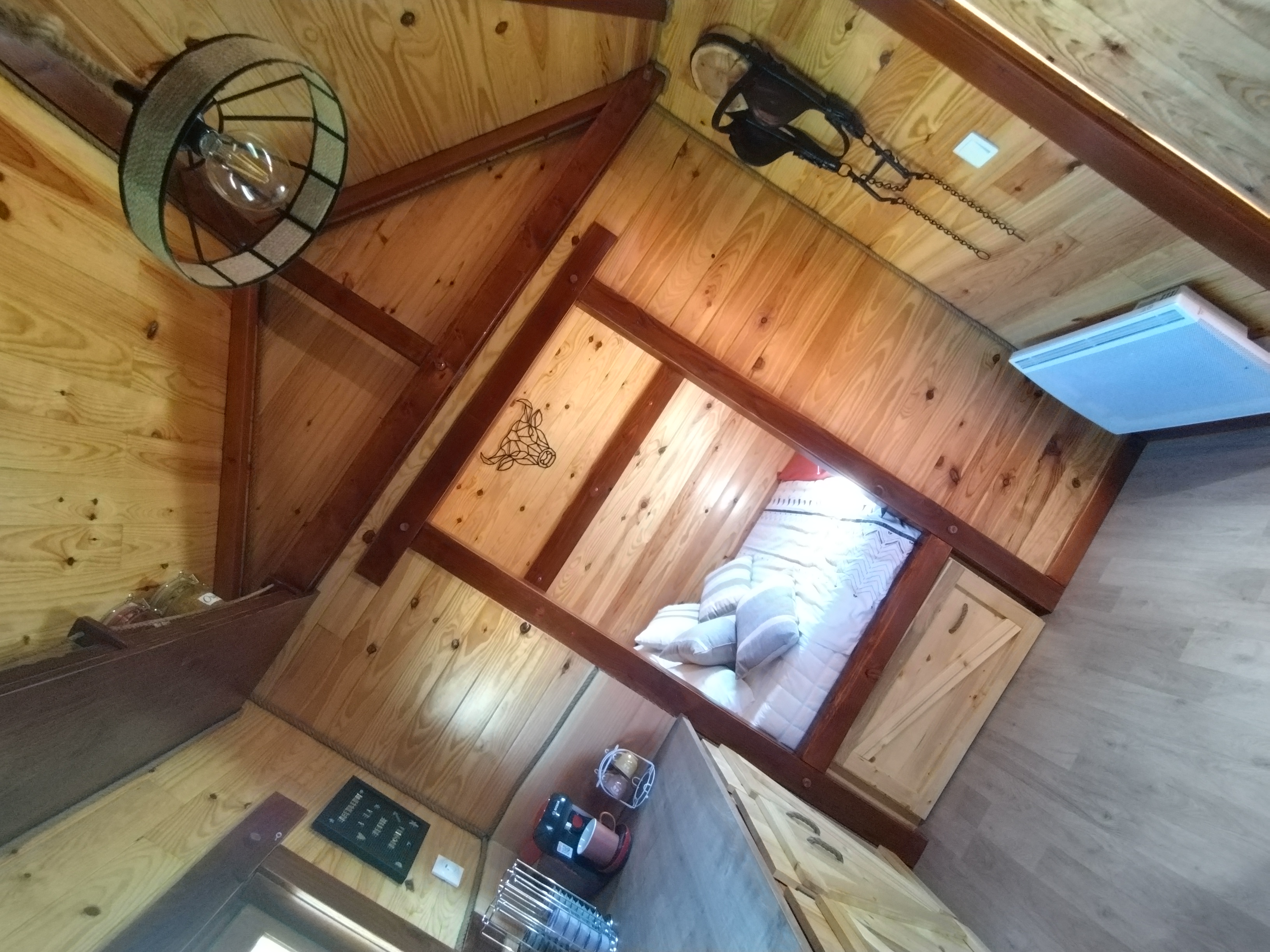 La petite Bicolia & Spa : une cabane en pleine nature à Romain Sur Meuse — salle de bain