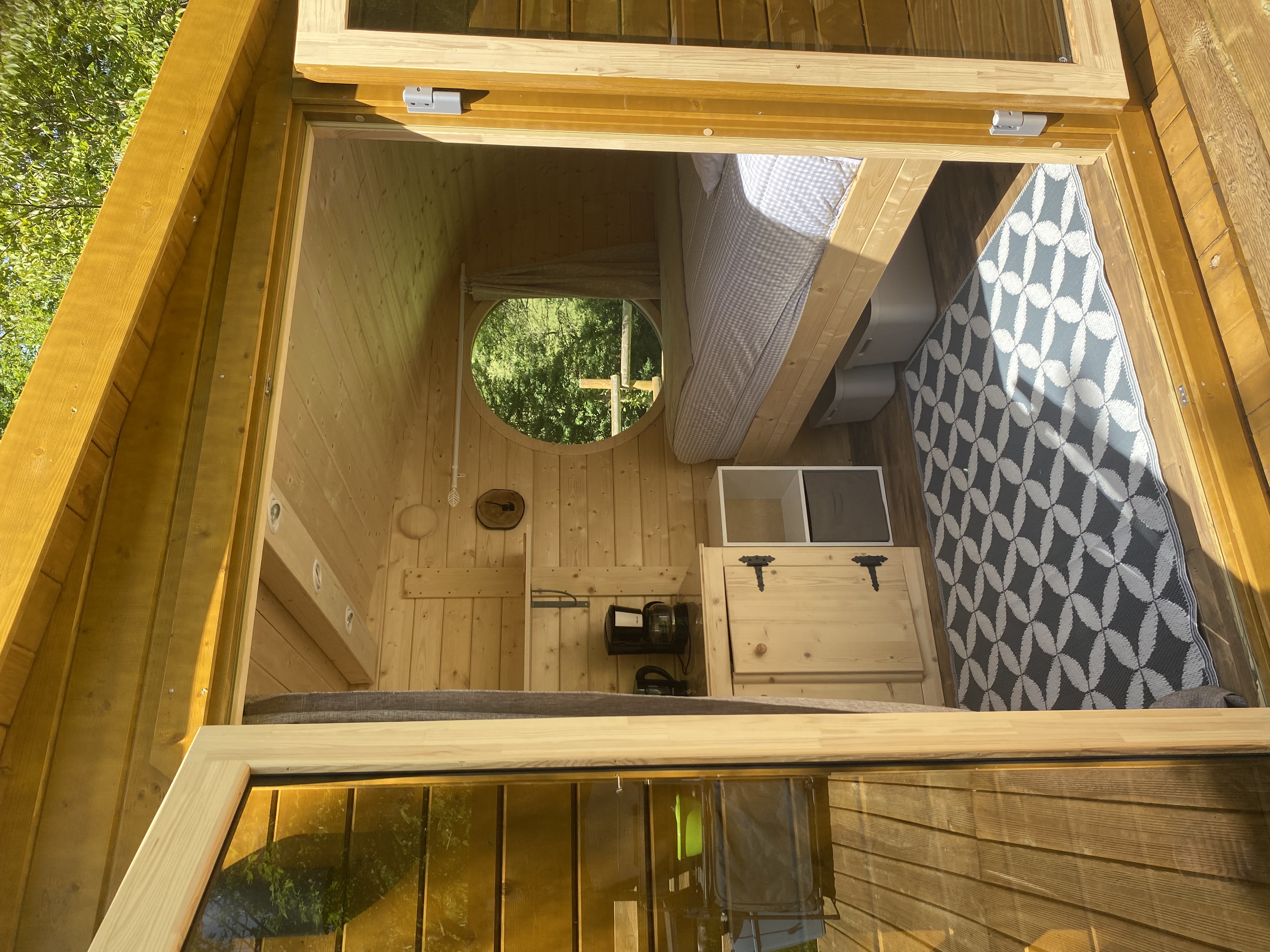 Hurle Vent — Cabane dans les arbres avec spa à Lozère