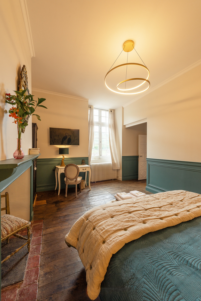 Chambre deluxe Basho au Manoir de Laroque Delprat à Autoire — vue intérieure