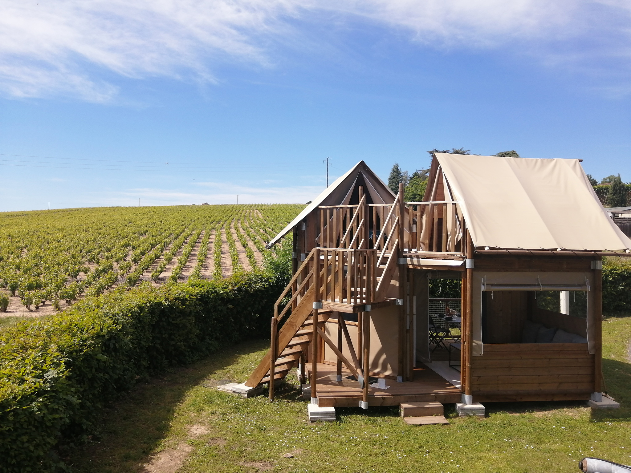 La Grande Cadole : une tente familiale au cœur des vignes