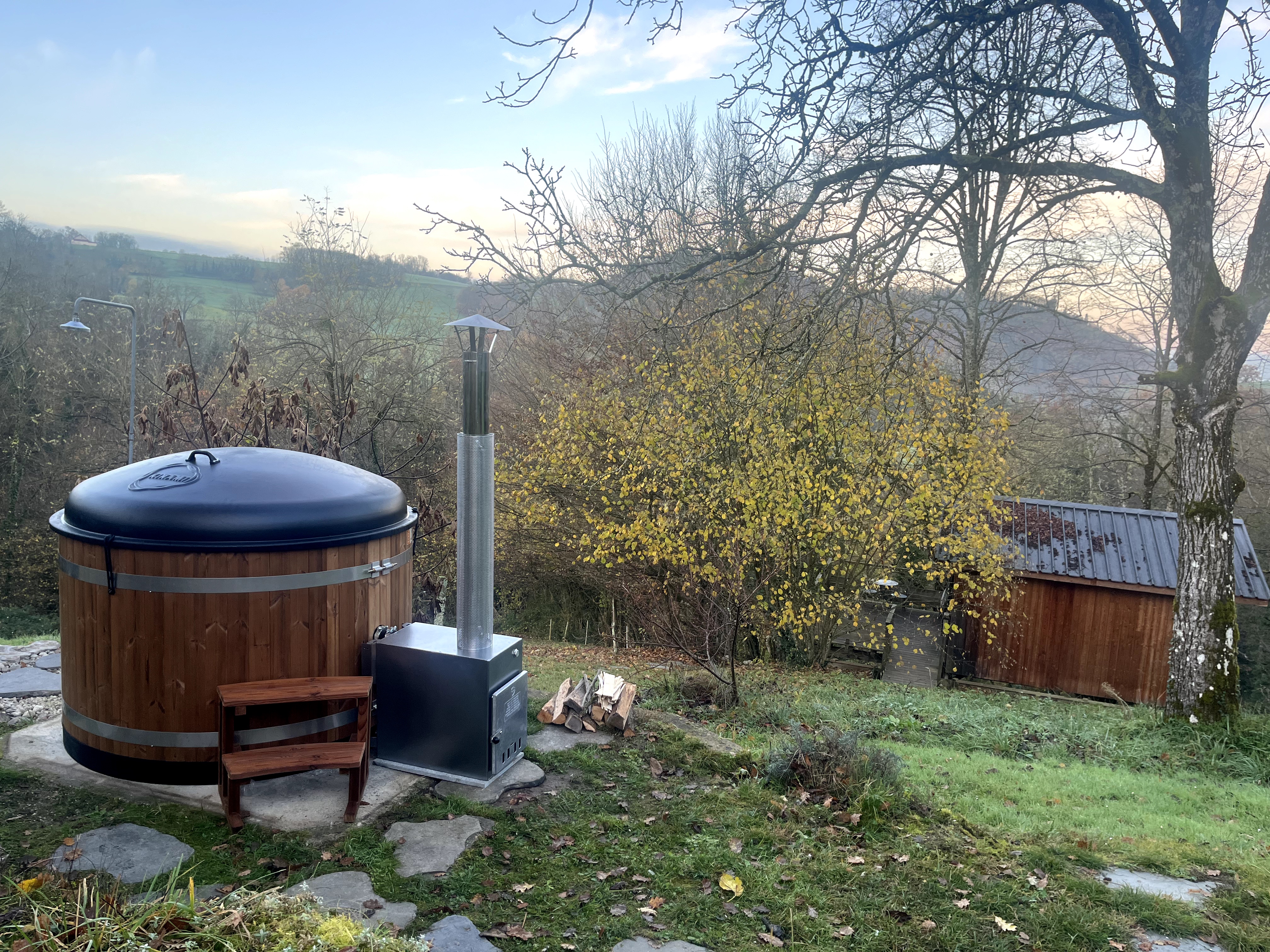 La Cabane aux Rêves Spa — Cabane sur pilotis avec jacuzzi en Savoie à Sainte-Marie-D'alvey — vue intérieure