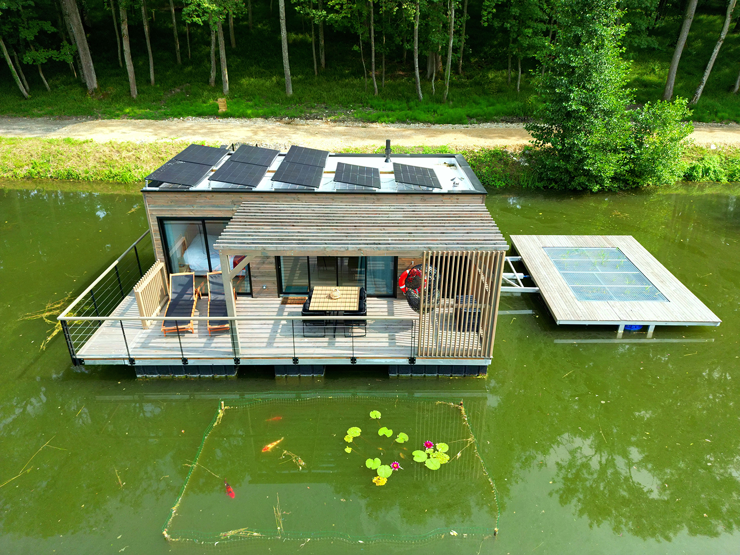 L’Õthentique : une cabane sur l'eau en Champagne-Ardenne à Sainte Gemme — vue intérieure