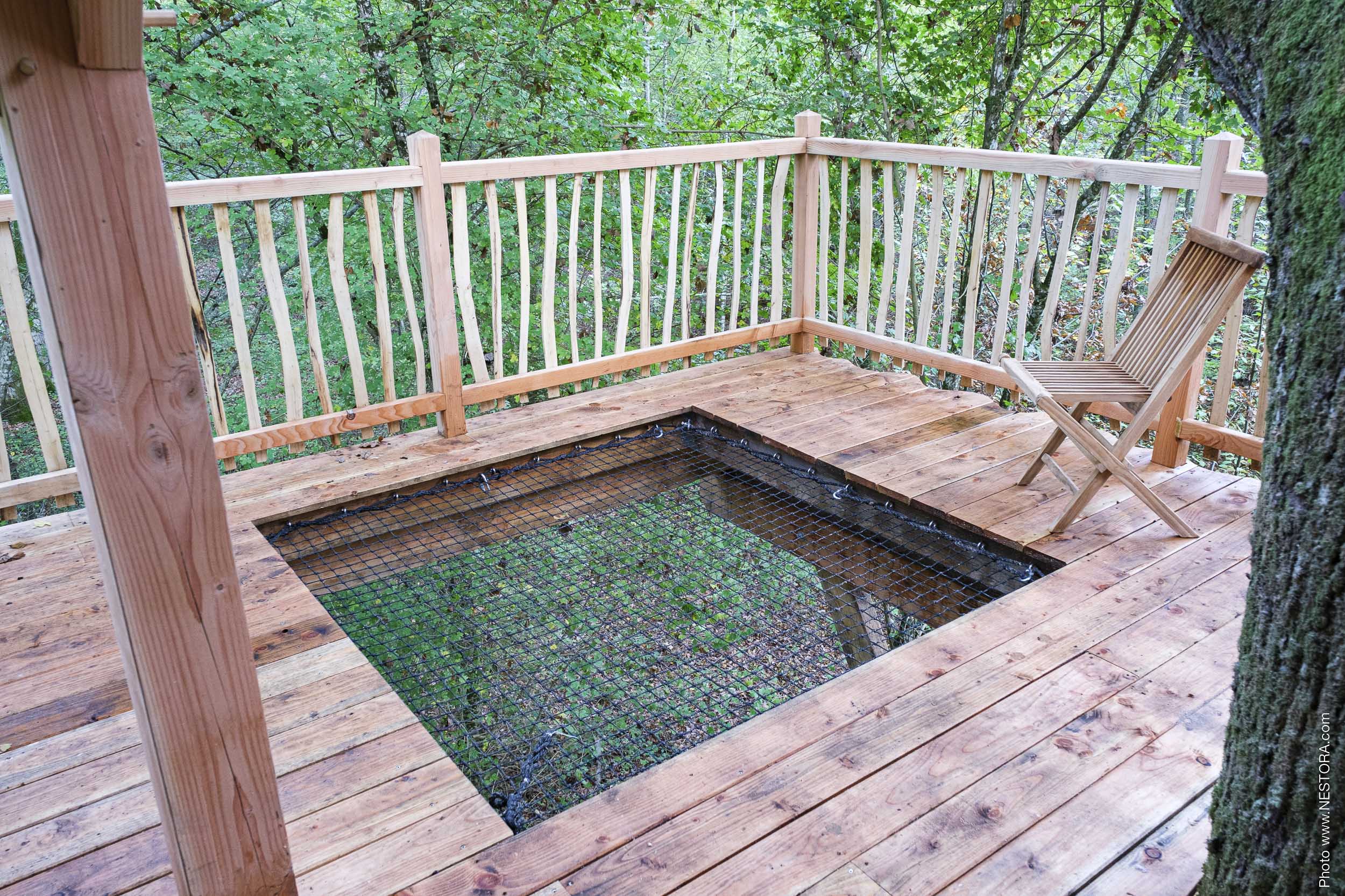 La Cabane du Grand Chêne & Spa : une évasion dans les arbres à La Bussière — salle de bain