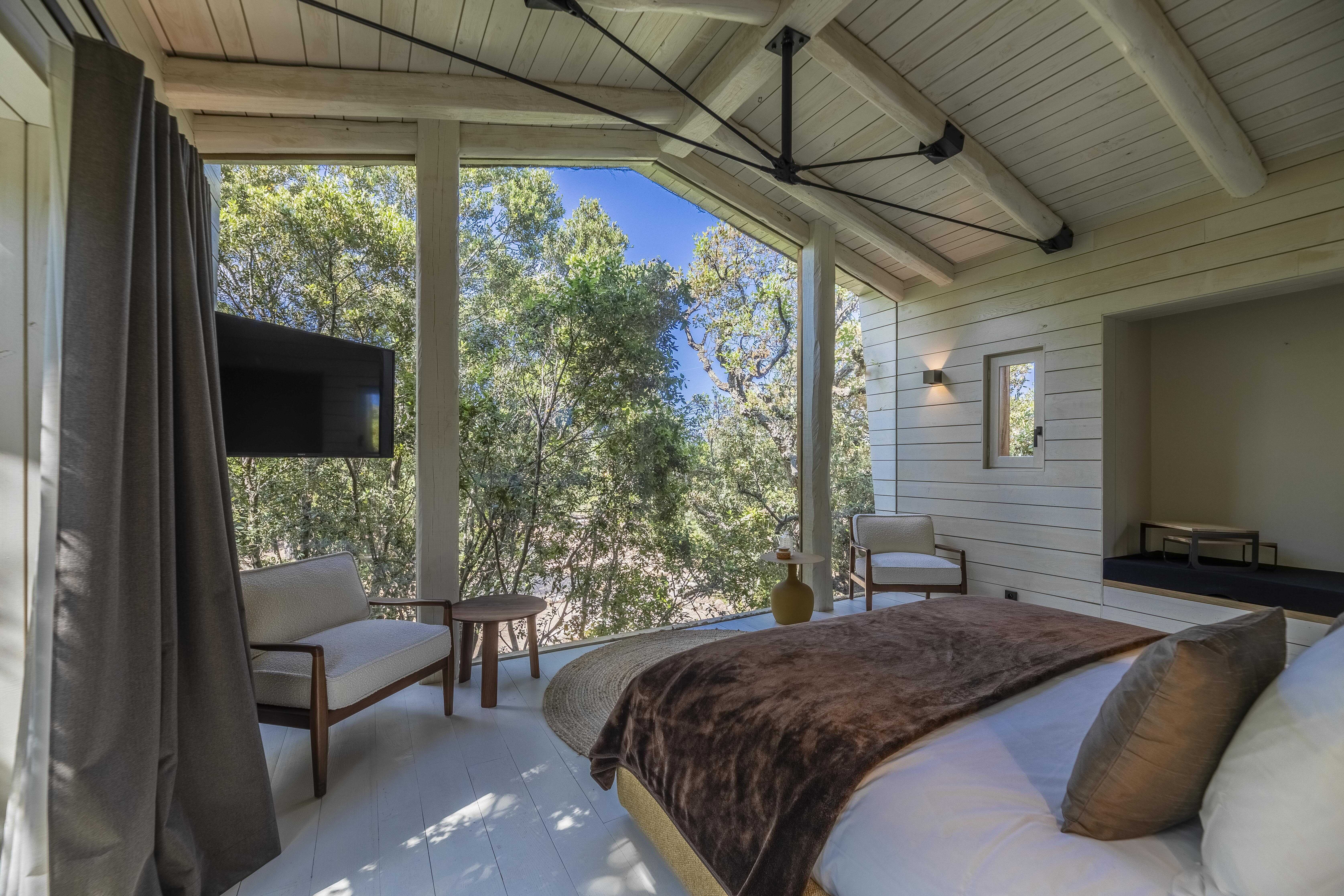 Pyxis — Cabane dans les arbres avec spa à Casanghjulina, Corse-du-Sud à Ajaccio — chambre