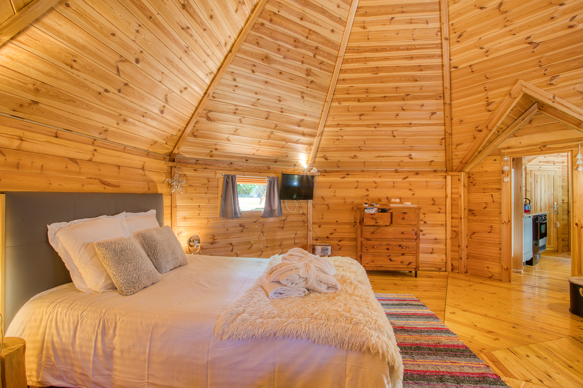 La Cabane Spa du Charme : un cocon enchanteur en Aquitaine à Saint Cybranet — chambre