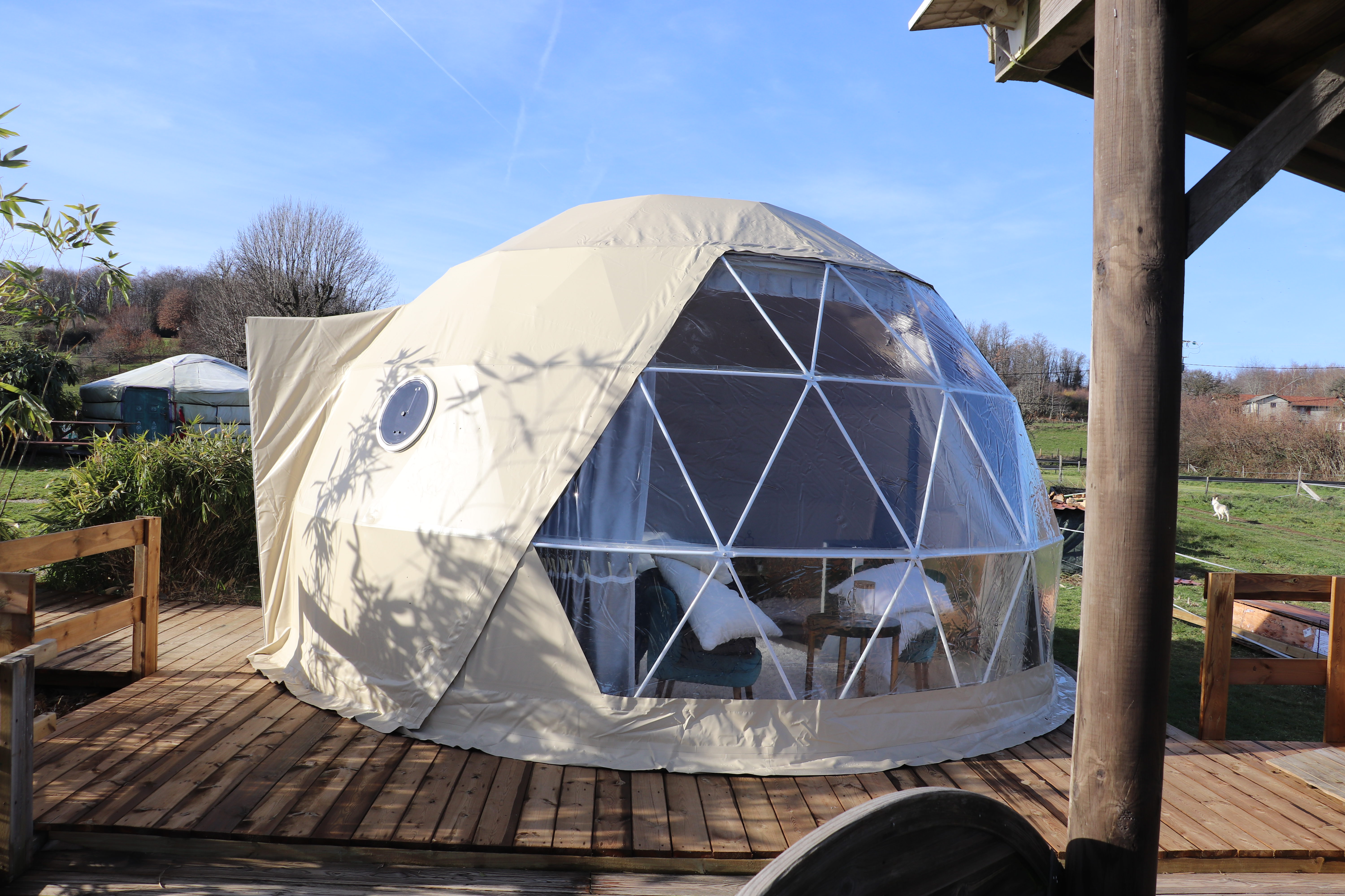 Le Dôme Tourtereaux — Dôme avec skydome à Isère à Saint-Quentin-sur-Isère — chambre