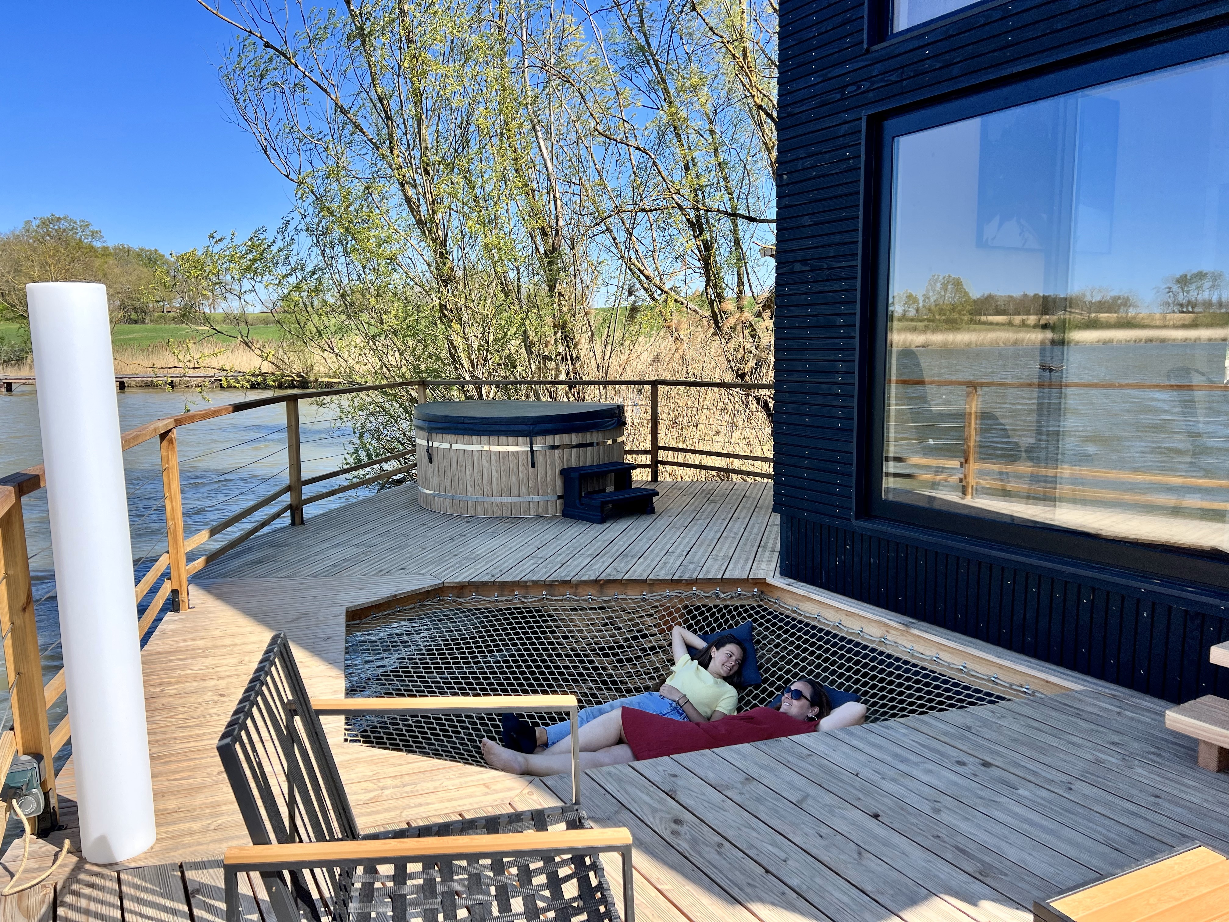 Cabane Spa Design 6 pers — Nuit insolite avec spa à Ain à Meillonnas — détail architectural