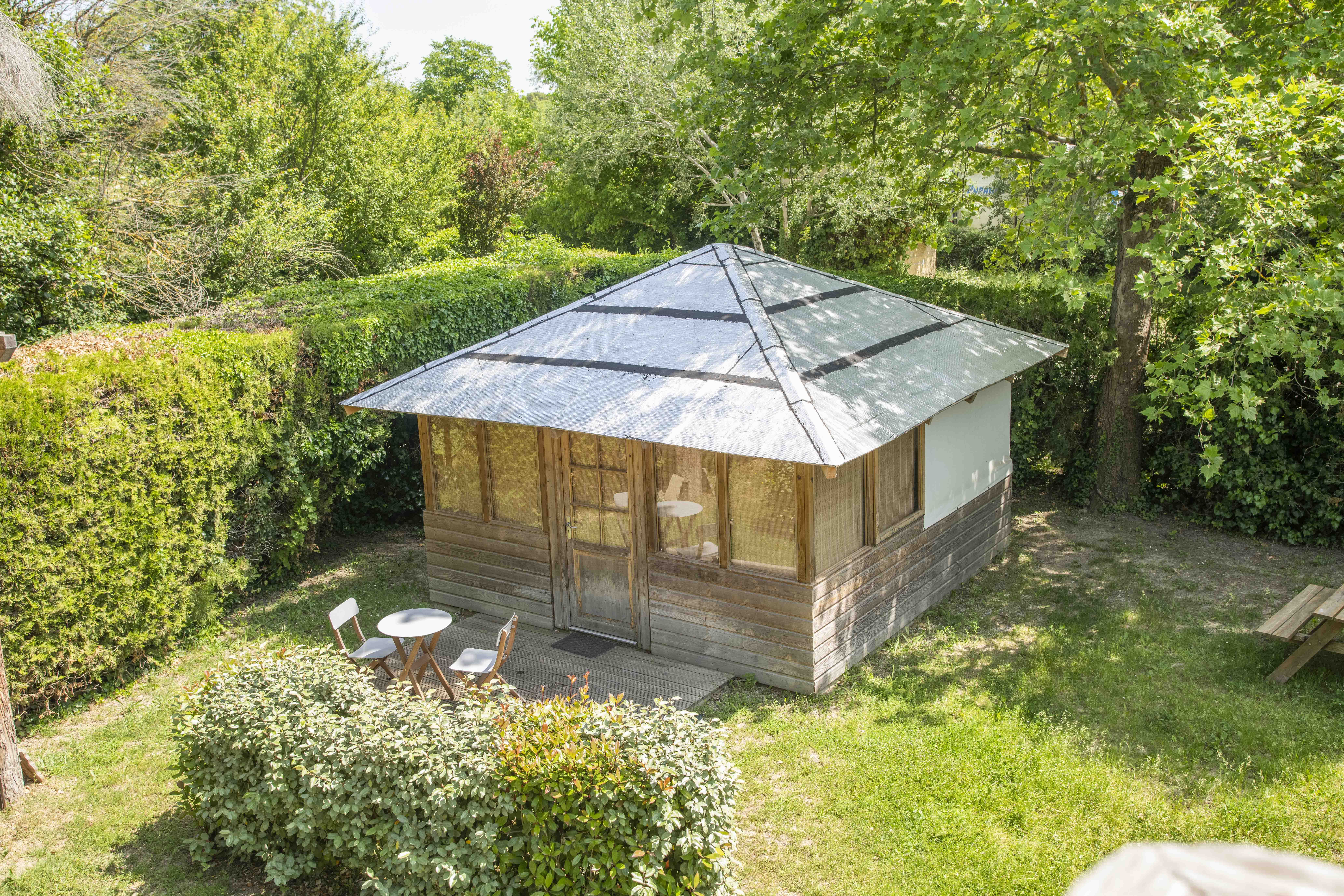 Carré d'ailleurs : une cabane immersive en Provence