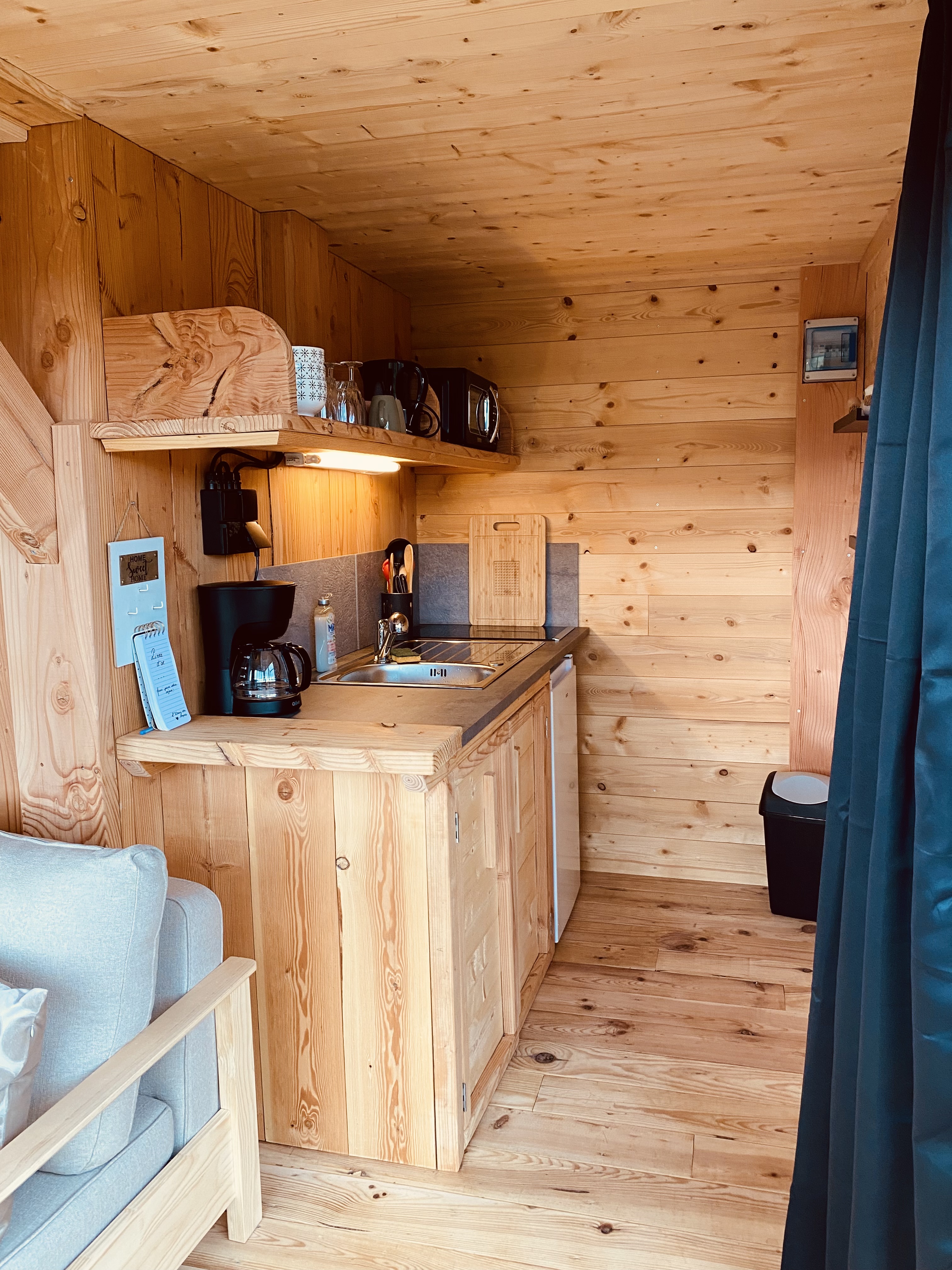 La cabane "Nid secret" — Cabane sur pilotis avec spa à Haute-Loire à Saint-Christophe-d'Allier — vue depuis la terrasse