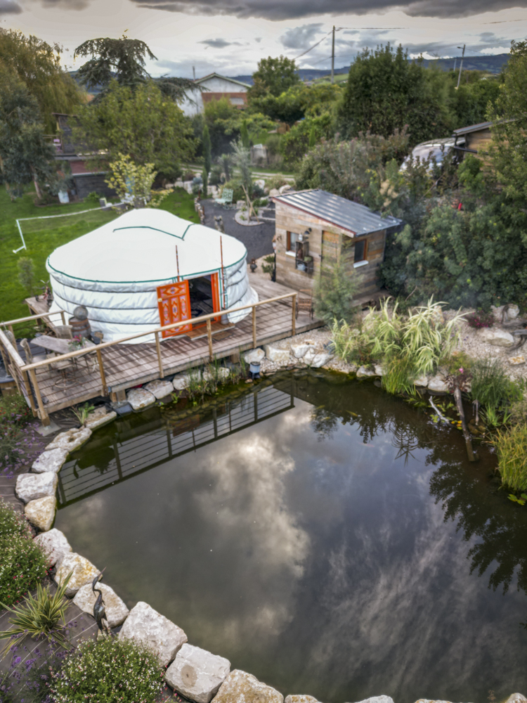 L'âne et sa yourte — Yourte avec spa à Loire à Saint-Étienne — espace de vie