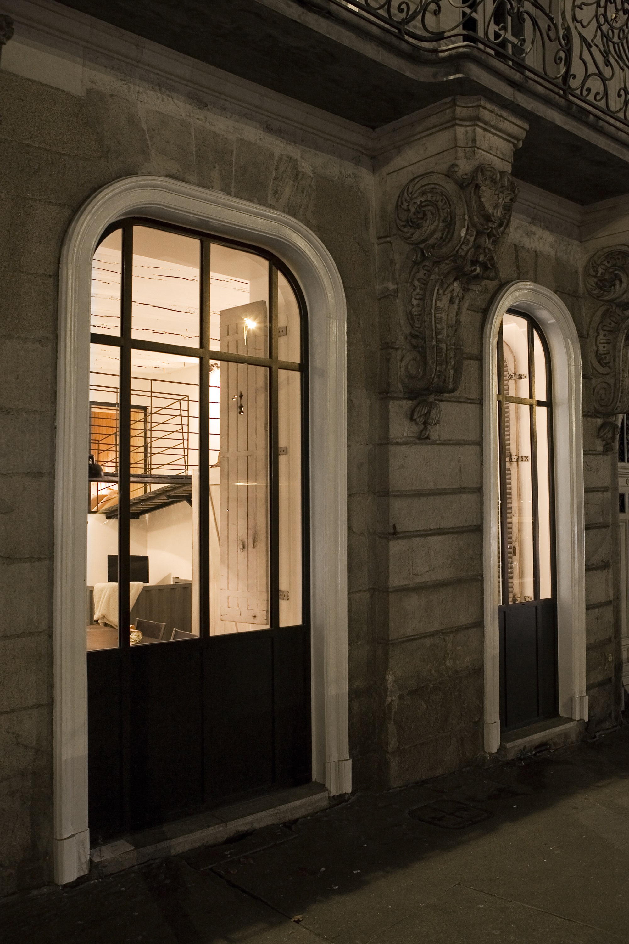 Une nuit sous le ciel étoilé : Chambre à thème De la Terre à la Lune à Nantes — chambre