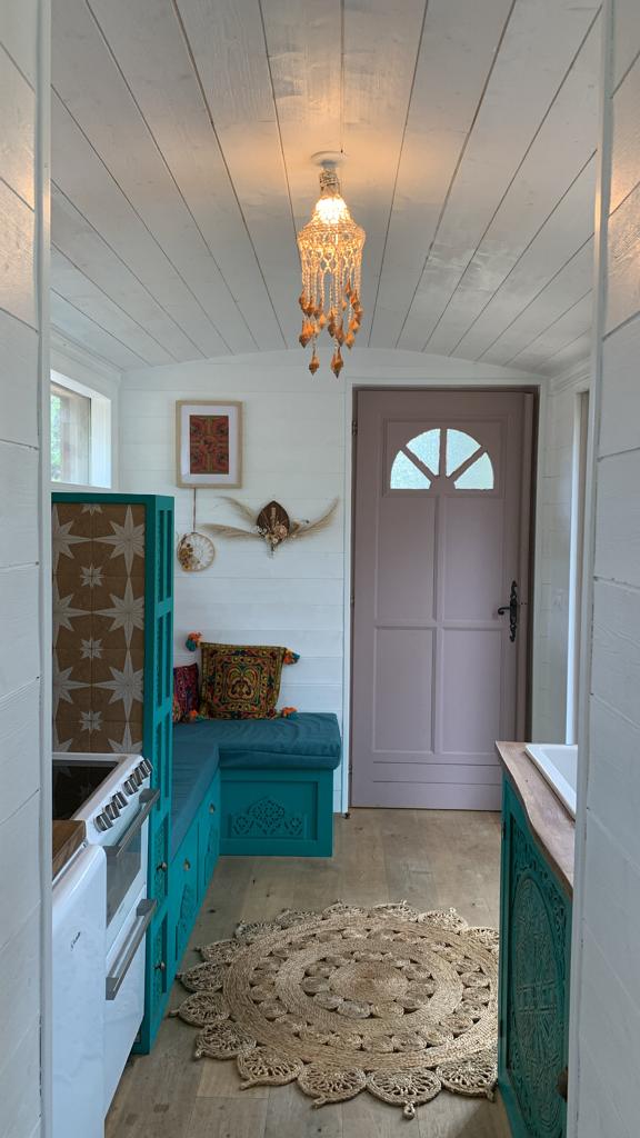 La Roulotte bohème — Roulotte avec spa à Languedoc-Roussillon à Perpignan — salle de bain