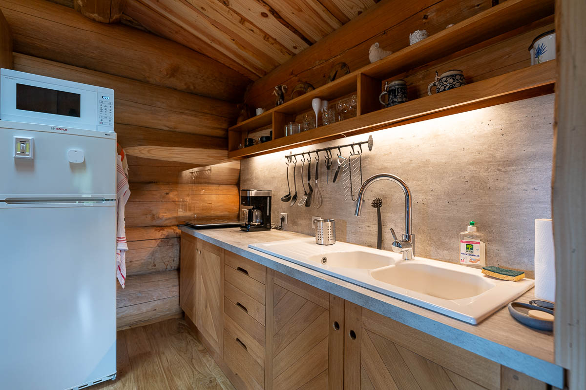 La Cabane Spa du Trappeur : une expérience unique en pleine nature à Chennegy — cuisine