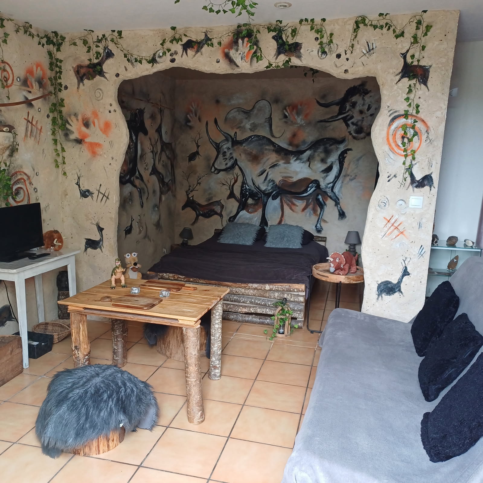 Australopitecus — Chambre à thème avec jacuzzi à Saint-Geniès (Dordogne)