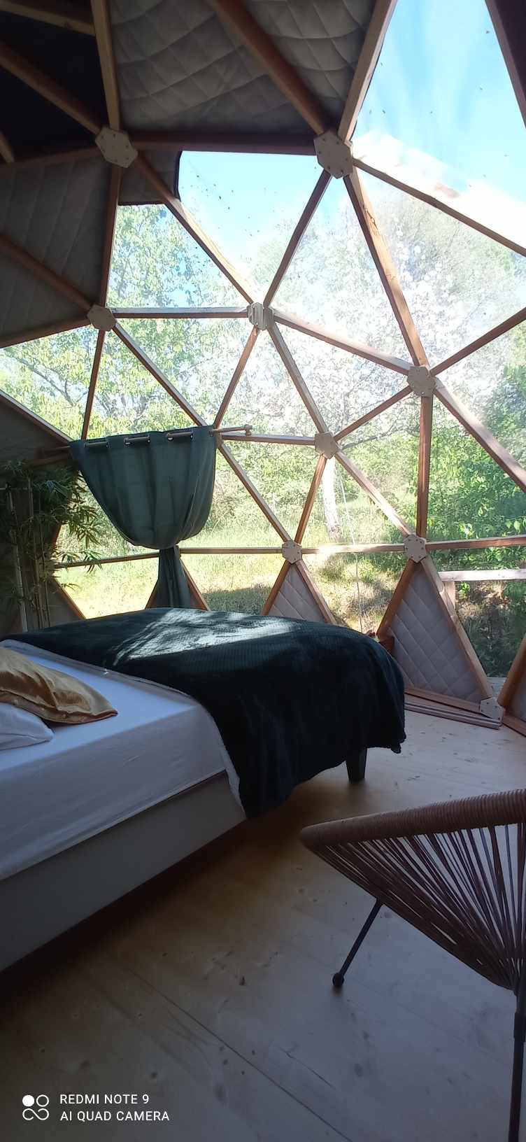 Dôme Quiescis — Nuit étoilée avec spa à Lot-et-Garonne à Lafitte-sur-Lot — vue intérieure