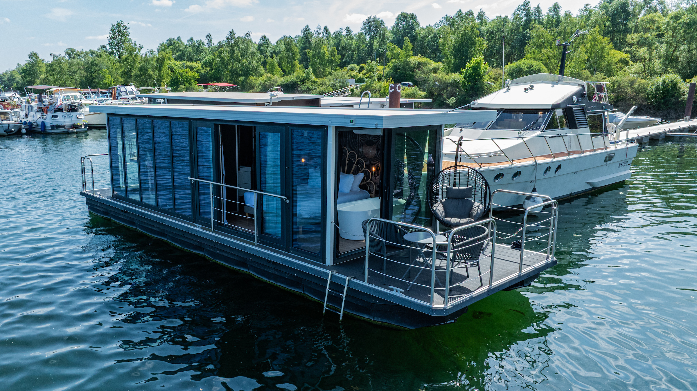 Suite flottante Panoramique — Maison flottante avec balnéo à Port Ilon (Yvelines) à Guernes — vue depuis la terrasse