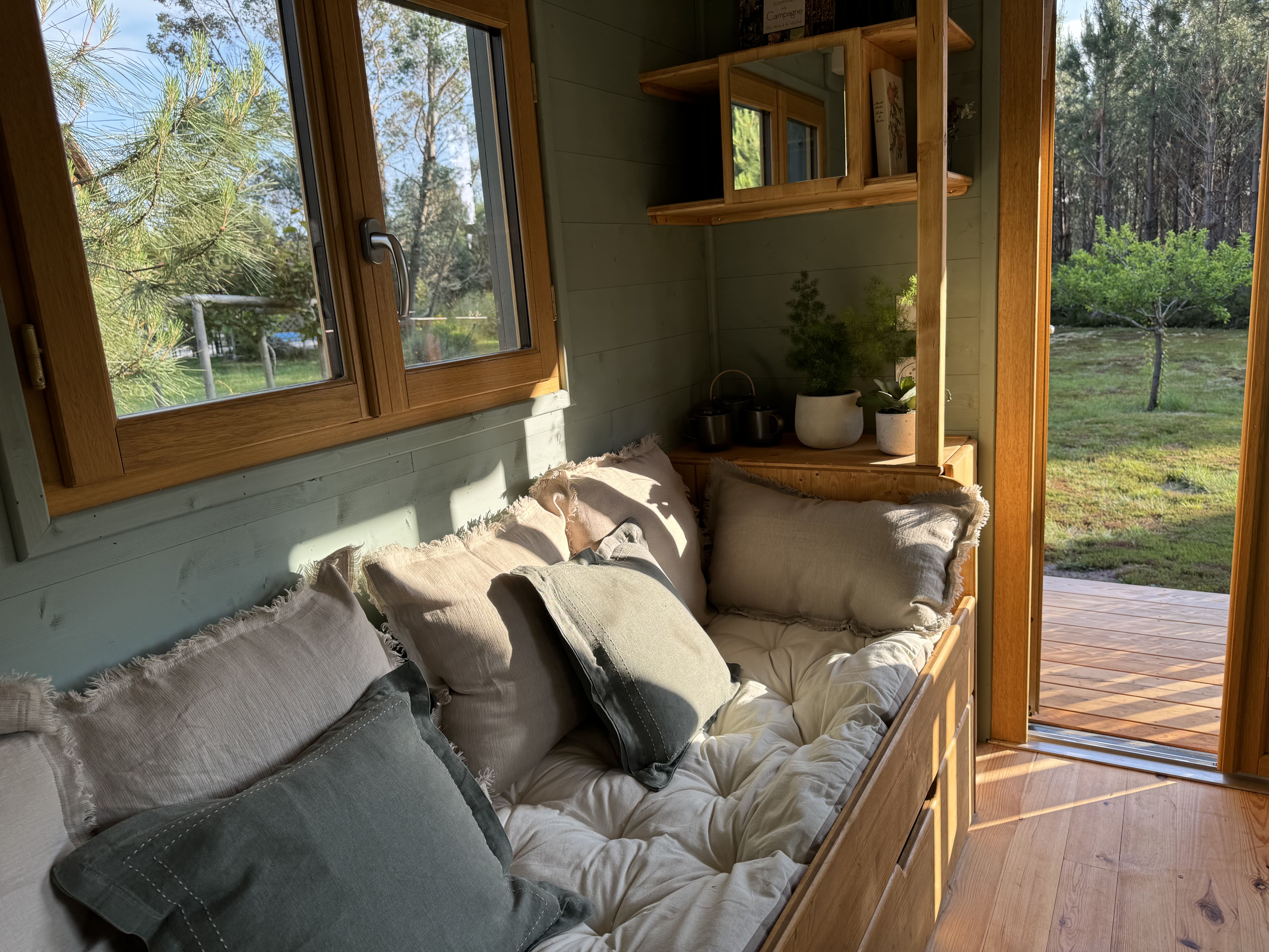 La Roulotte Findhorn : une escapade insolite en Aquitaine à Onesse-Laharie — détail architectural