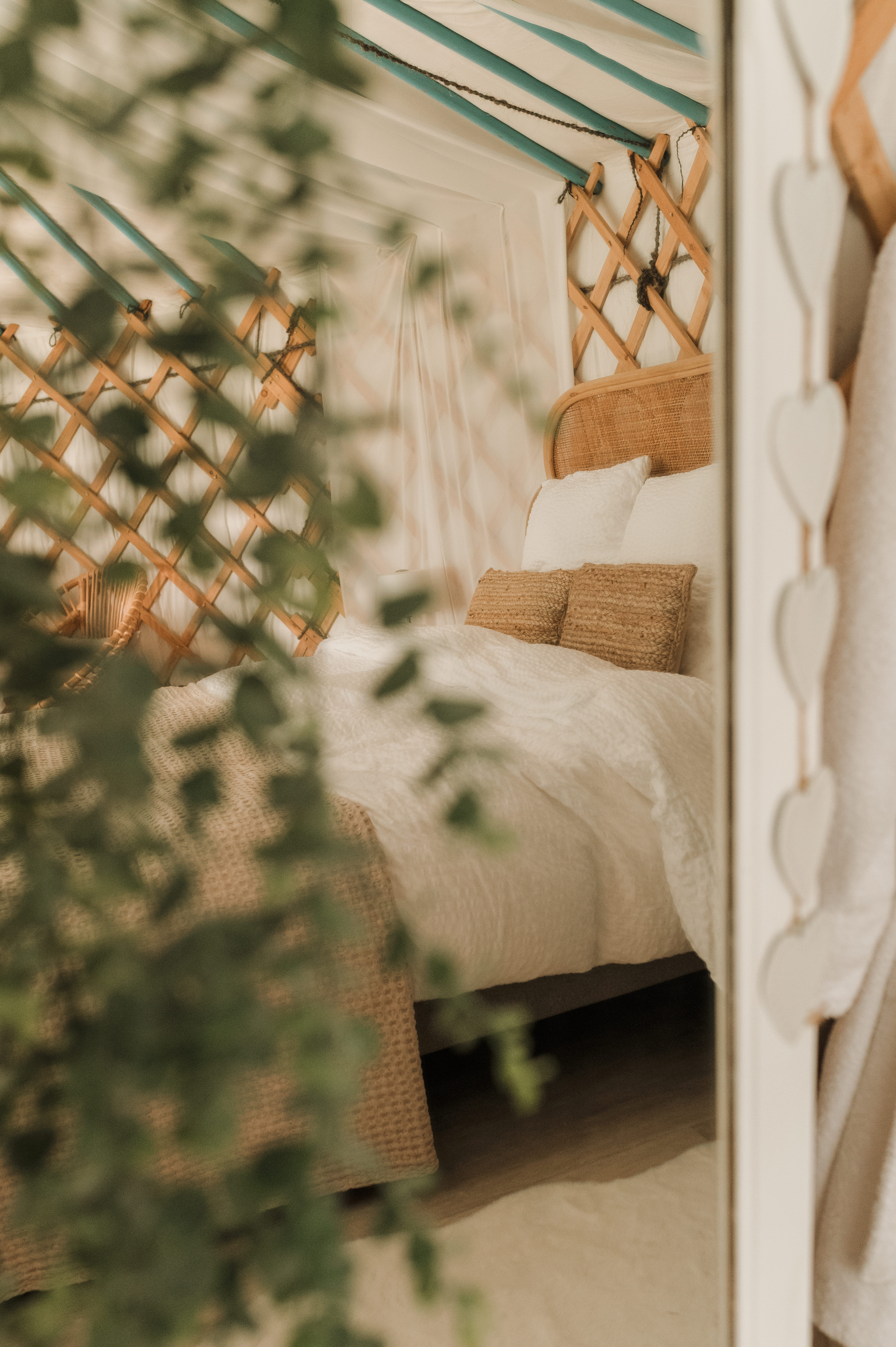 Votre évasion dans une yourte cocooning avec bain nordique à Champfremont — espace de vie