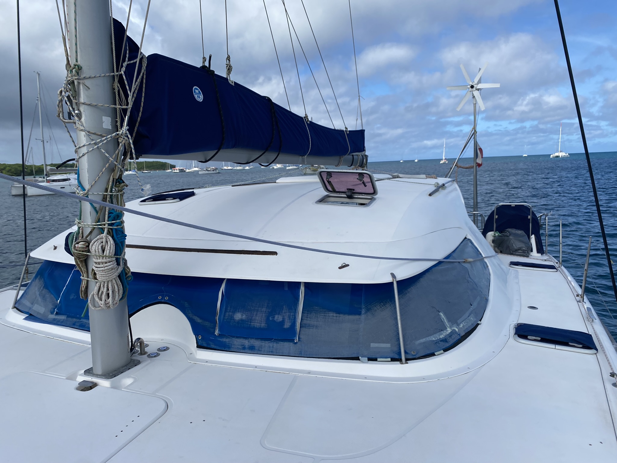 Cabine sur catamaran Lady ISIS : une expérience maritime en Martinique à Sainte-Anne — cuisine