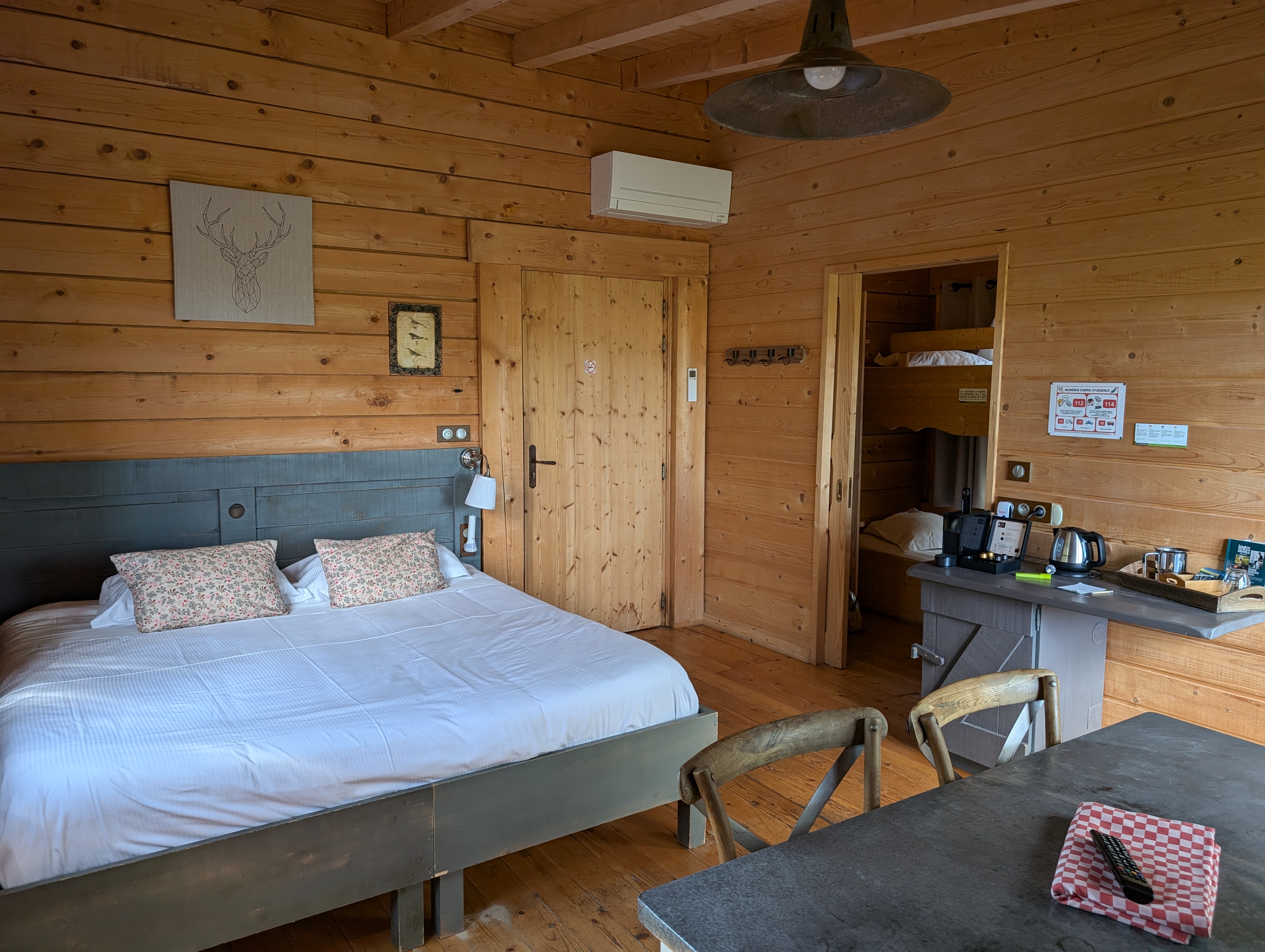 Cabane Mazet : une échappée belle sur pilotis en Occitanie à Villalier — détail architectural