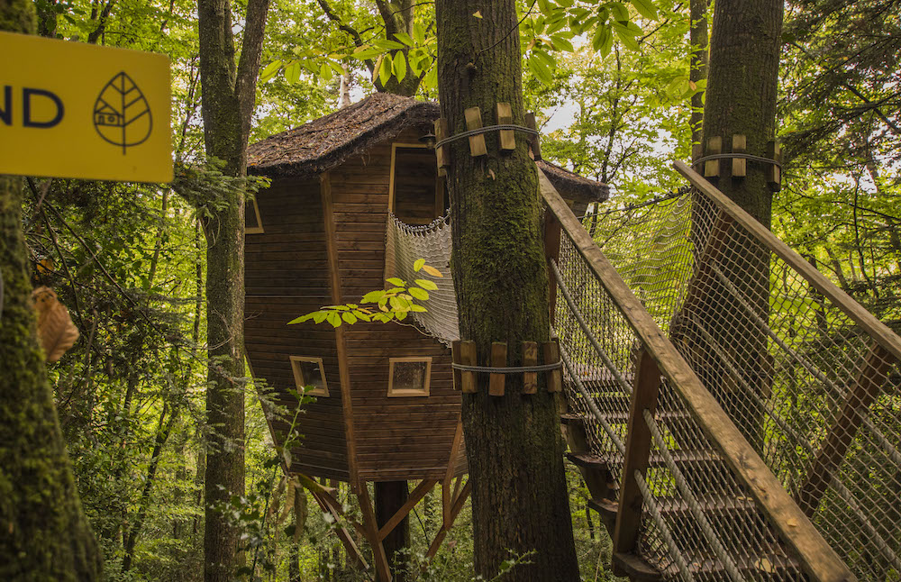 Cabane Ben Lomond : une expérience suspendue dans les arbres à Pleyber-Christ — espace de vie