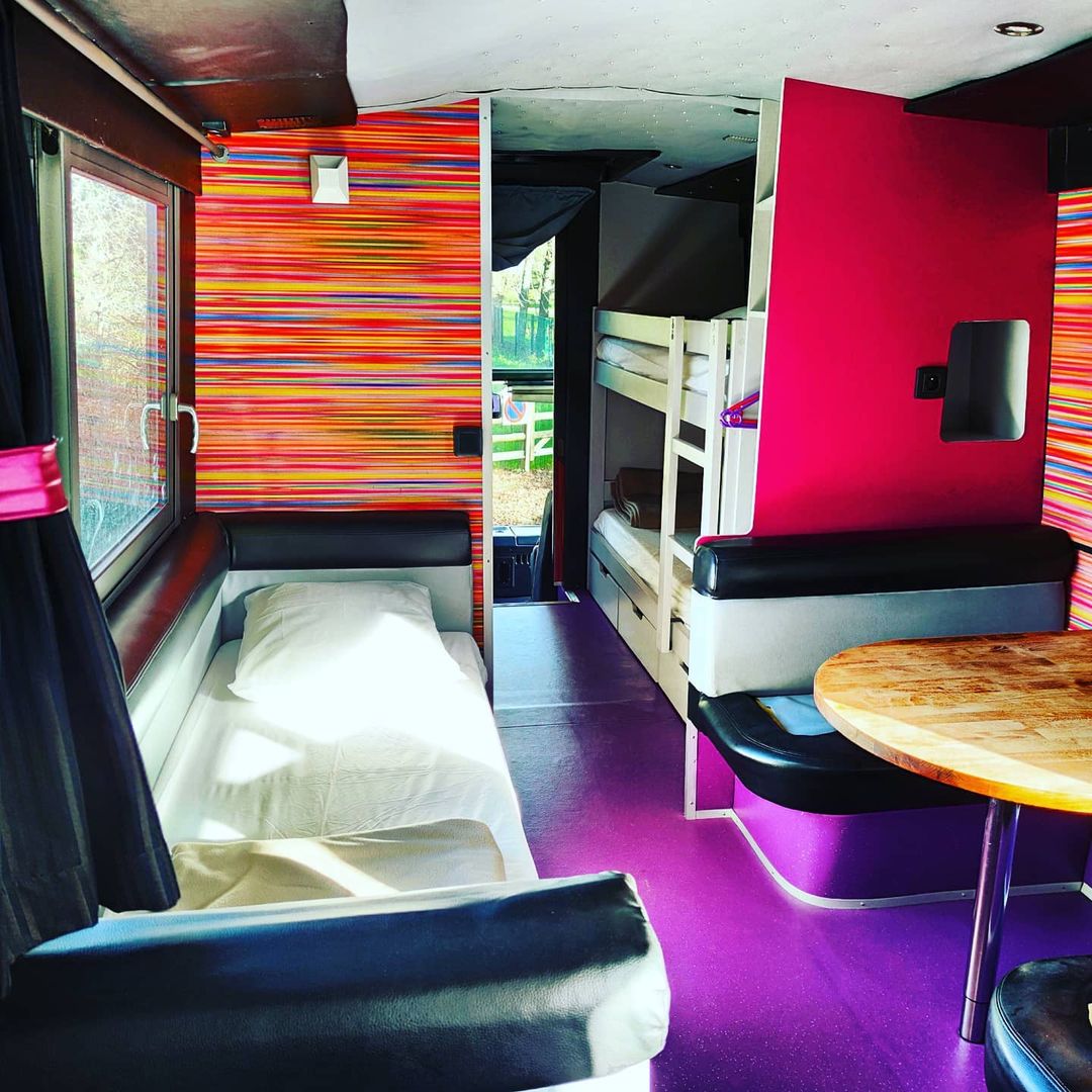 Le Bus Vip Star — Hébergement insolite avec spa à Saint-Michel-Chef-Chef à Saint-Nazaire — vue intérieure
