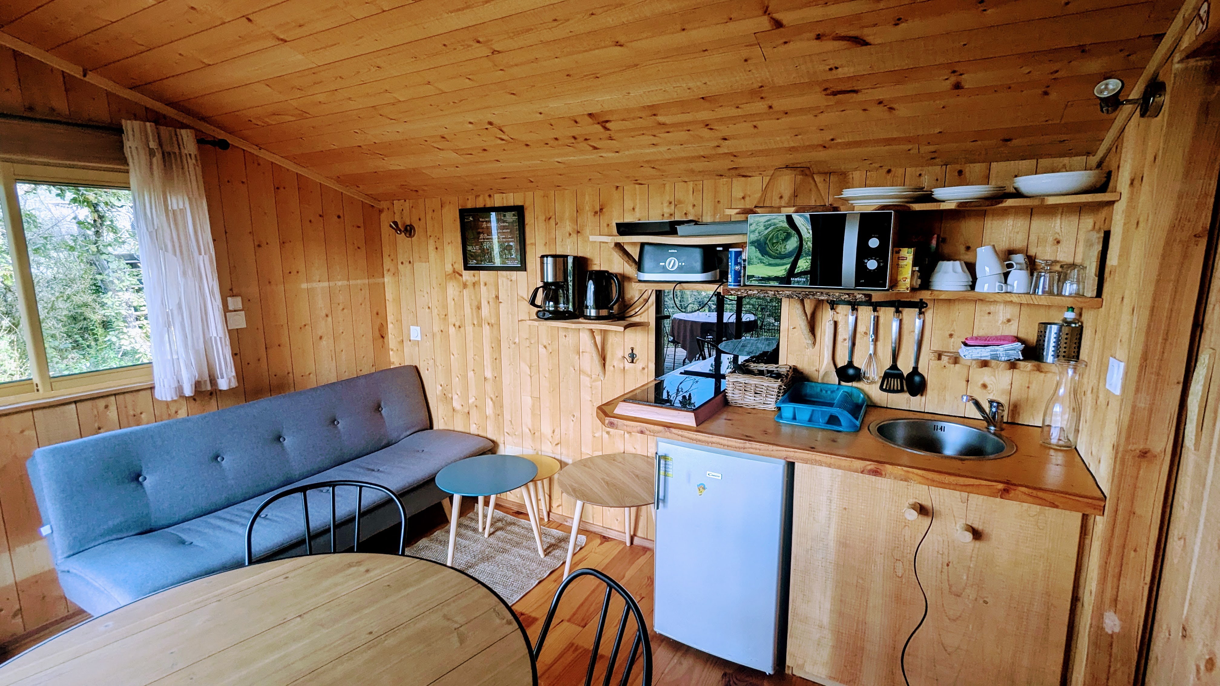 La Sapinière : une cabane sur pilotis au cœur des Alpes à Serrières-Sur-Ain — environnement naturel