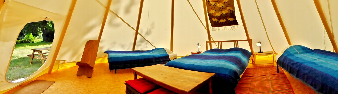 Un tipi au bord d'un lac : une immersion en Auvergne à Condat-En-Combraille — salle de bain