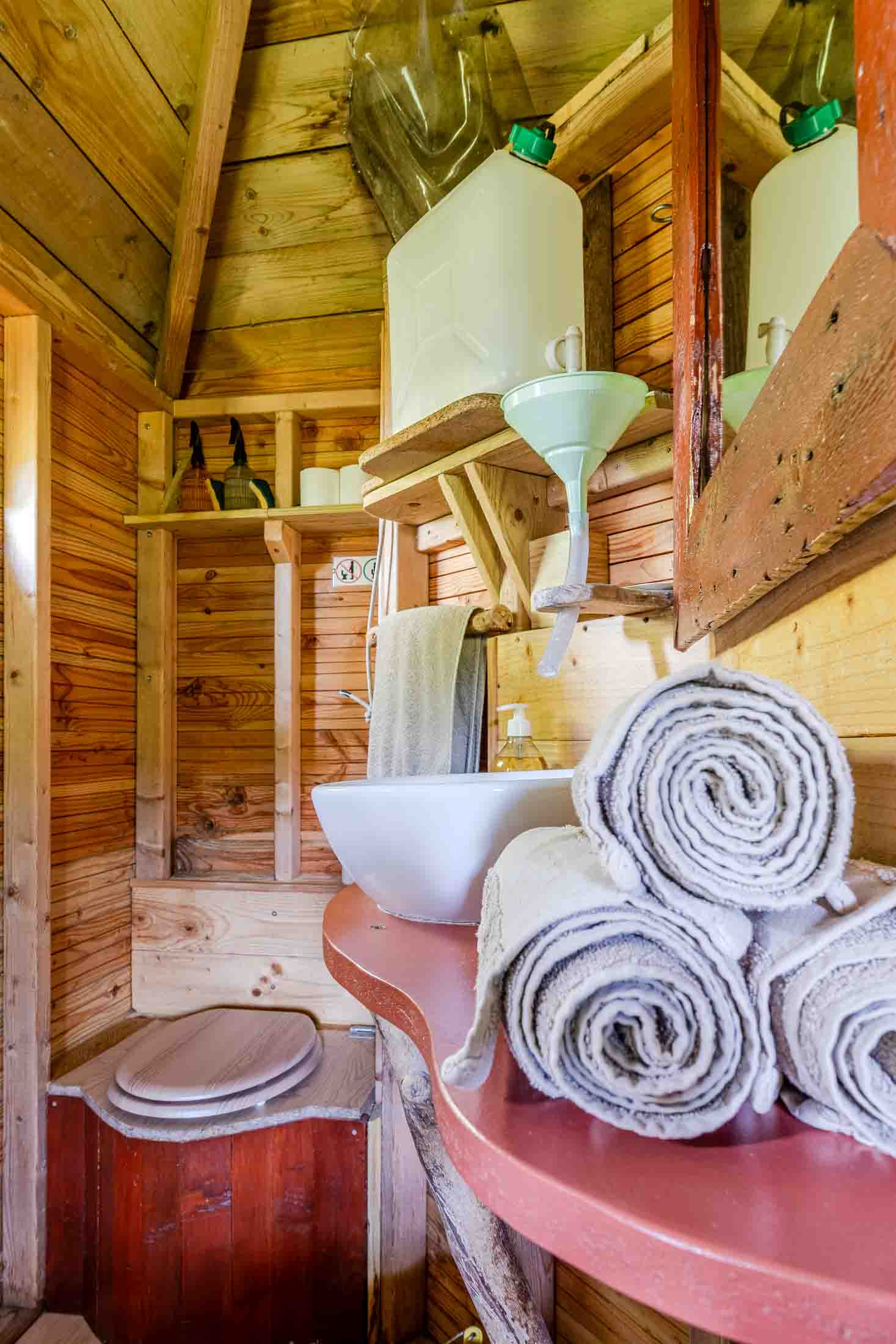 Cabane Mésange — Nuit perchée à 17m dans les arbres en Calvados à Noues de Sienne — environnement naturel