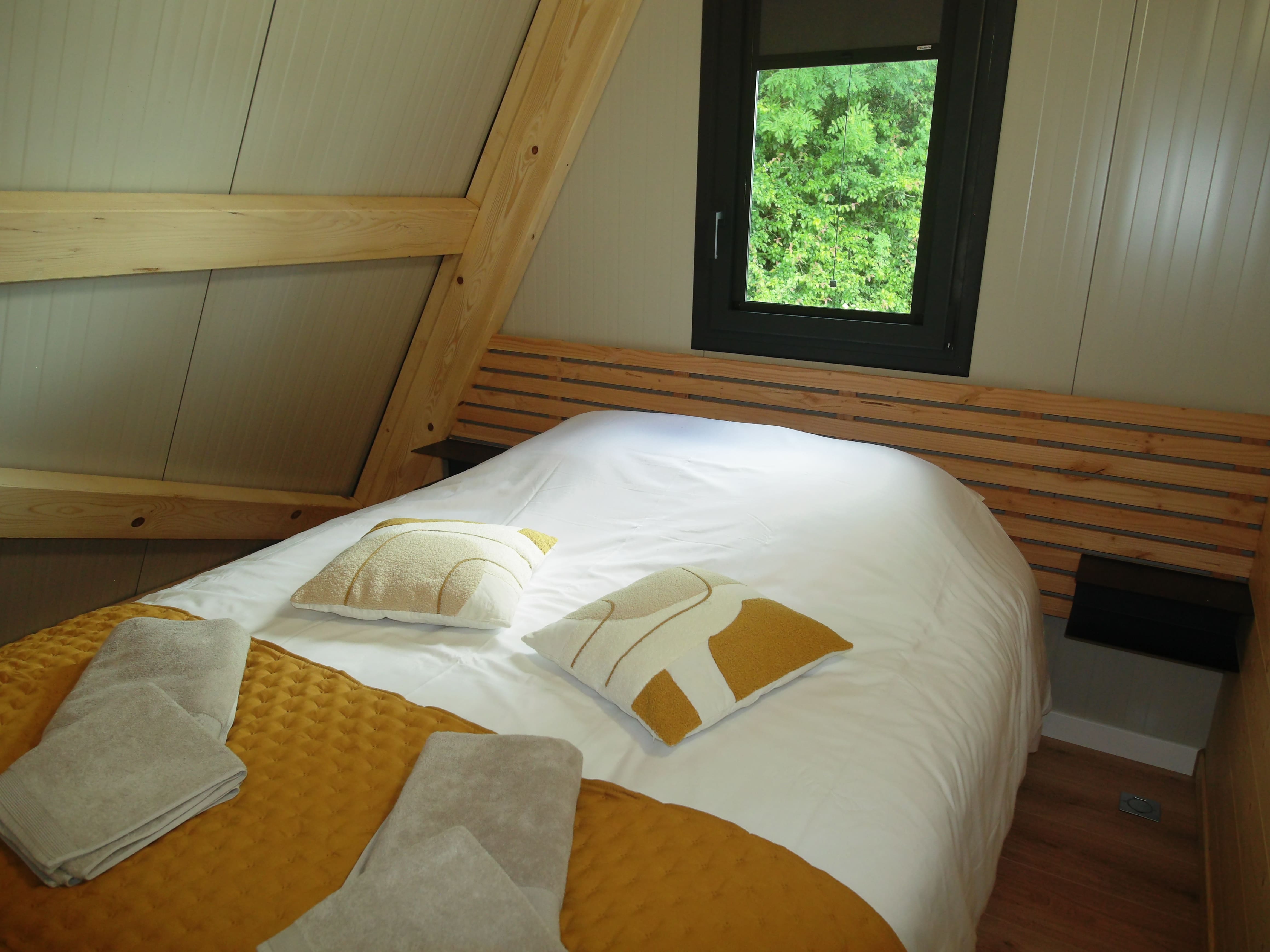 Le Tipi Nelly : un chalet enchanteur en Champagne-Ardenne à Blancs Coteaux — chambre