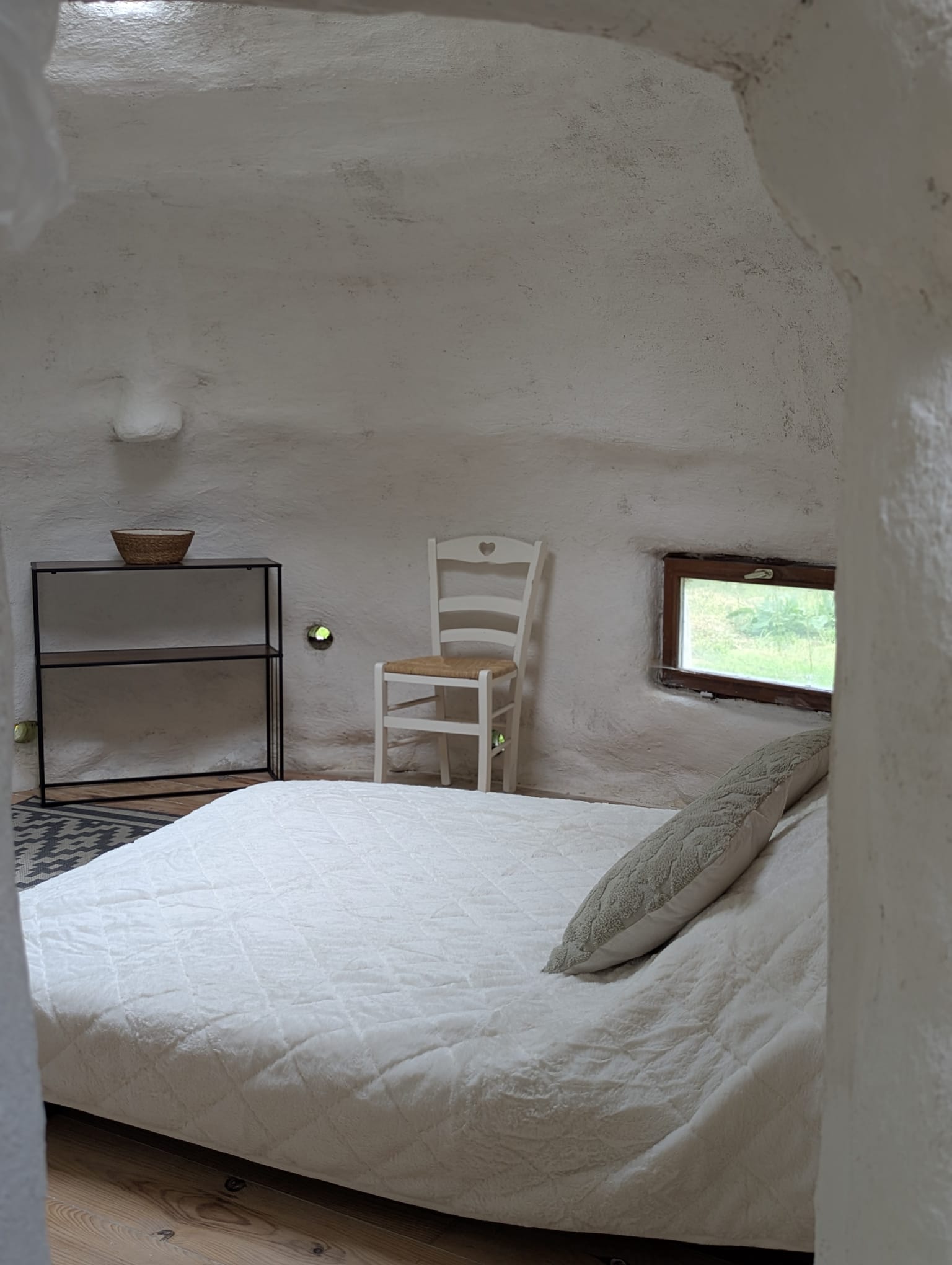 La Kerterre de la clairière — Hébergement atypique en pleine nature en Ariège à Foix — espace de vie