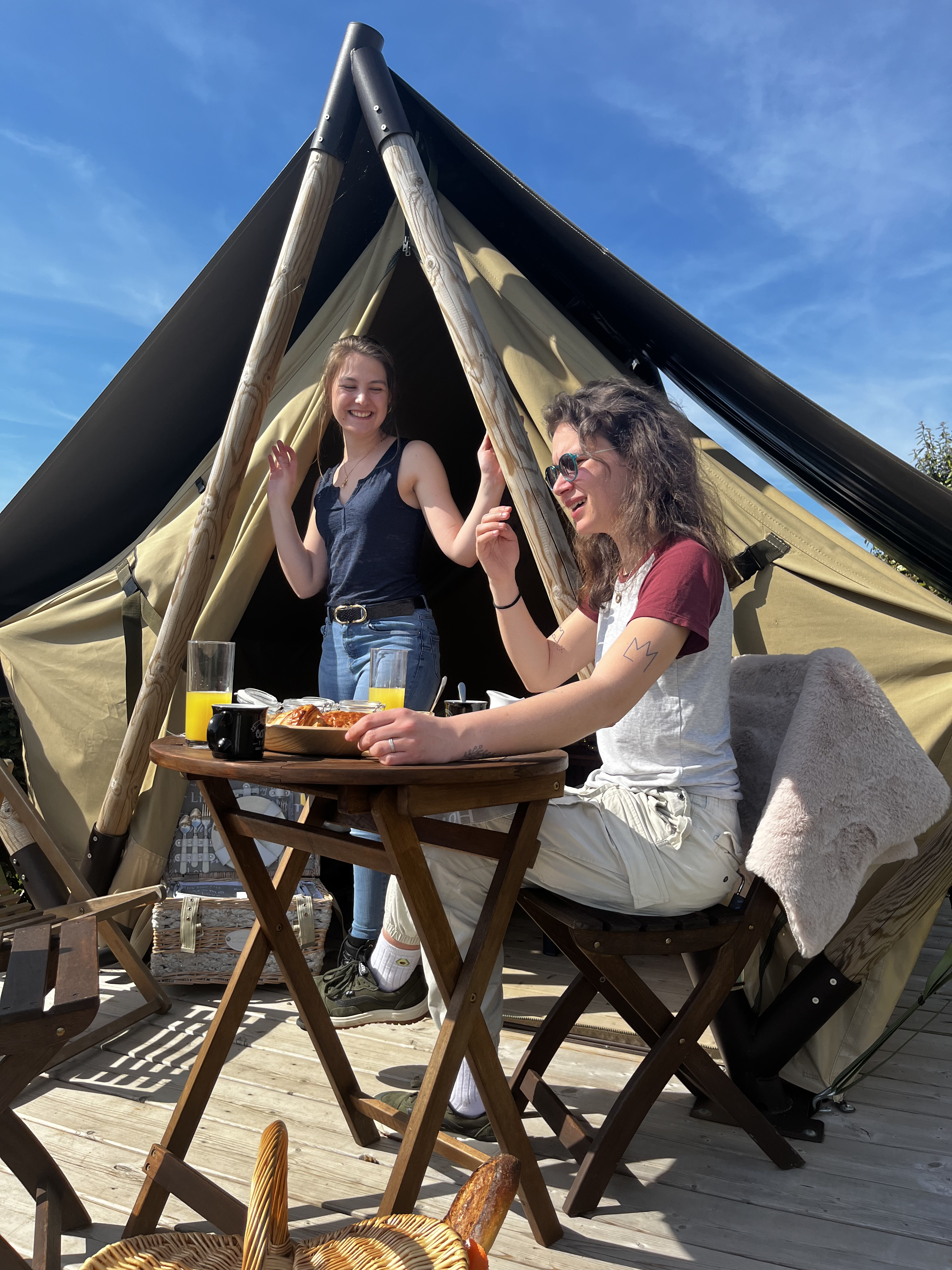 Bivouac Nomade : une expérience immersive en Basse-Normandie à Courtils — espace de vie