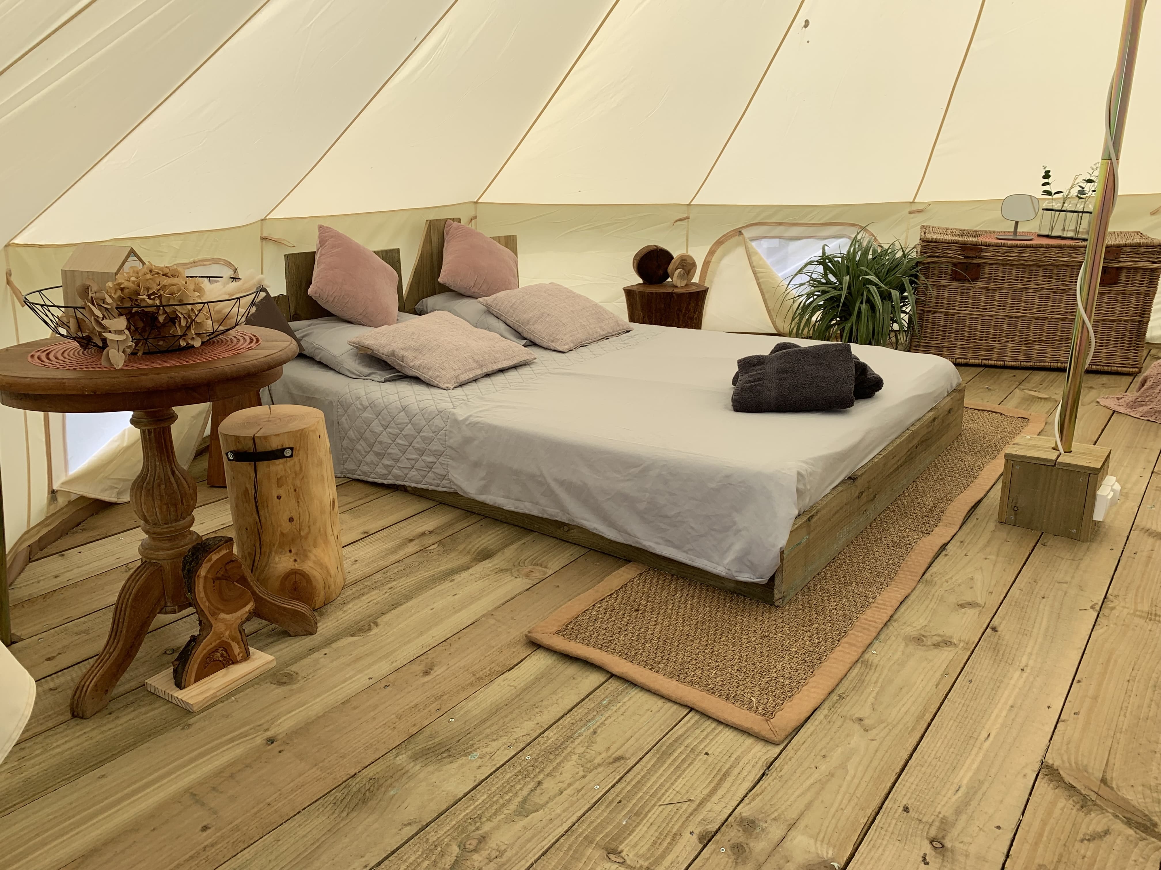 Tente Sibley T4 — Séjour nature avec spa à Eure-et-Loir à Chartres — chambre