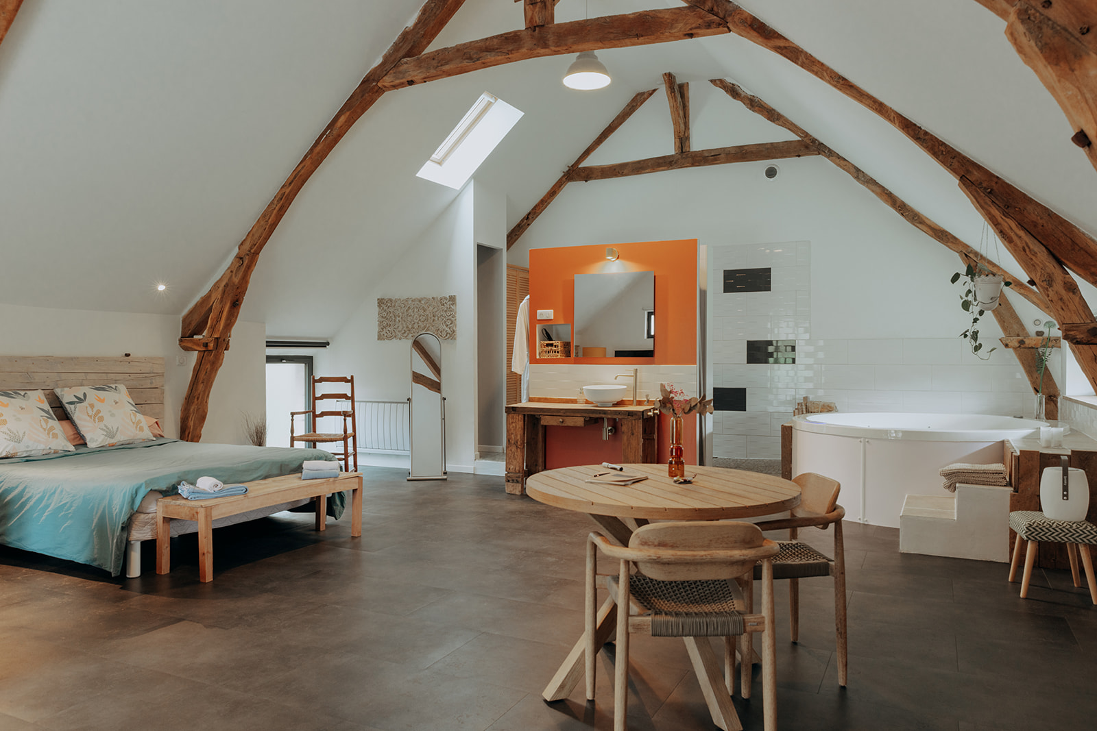 La suite des Hauts de Bagadou : une évasion romantique en Midi-Pyrénées à Martel — vue intérieure
