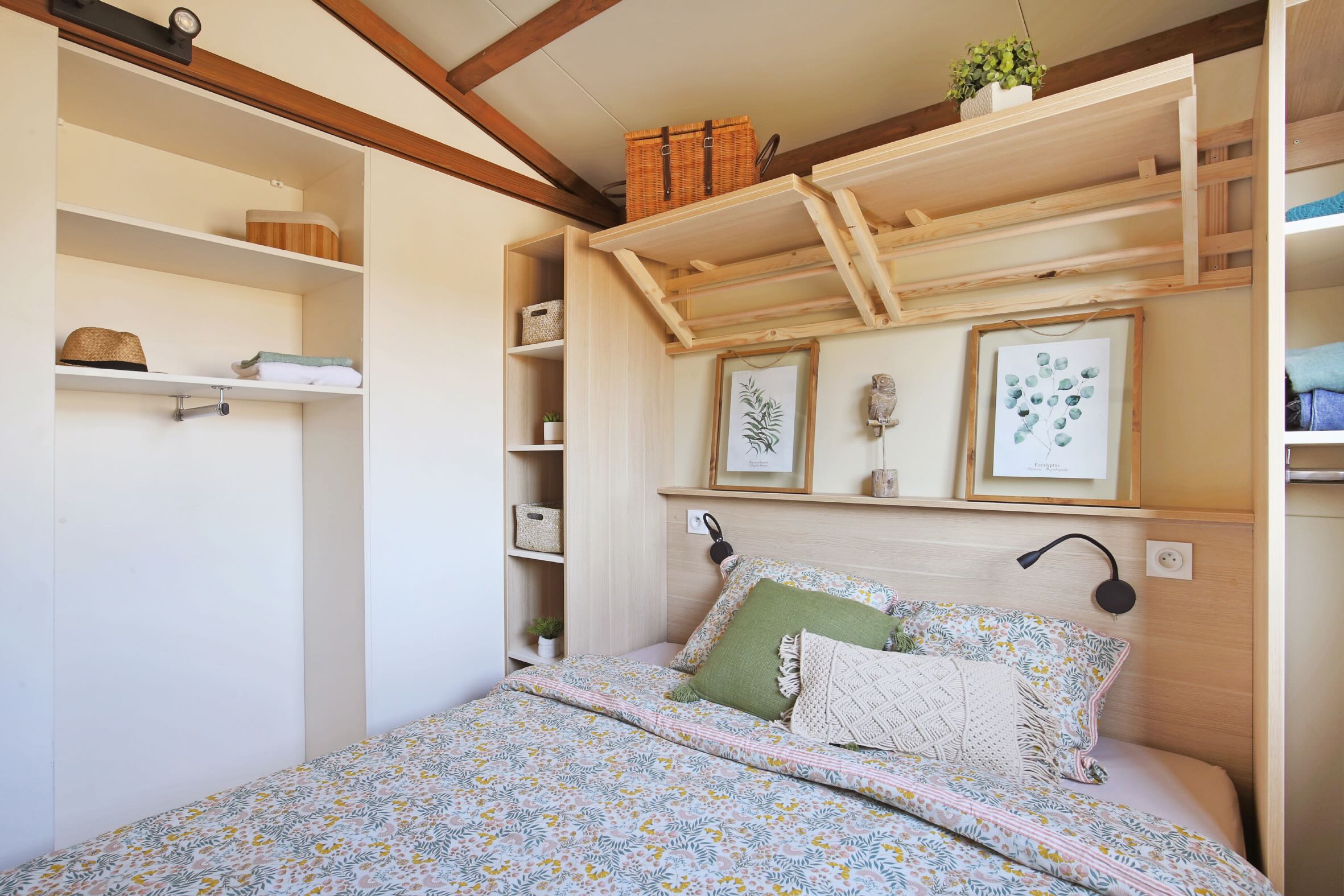 Cabane Portland : un refuge enchanteur en Rhône-Alpes à Lablachere — vue depuis la terrasse
