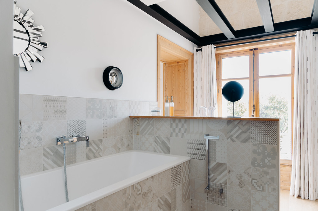 Suite Junior avec vue sur le jardin — Hébergement insolite avec spa à Hérault à Montpellier — cuisine