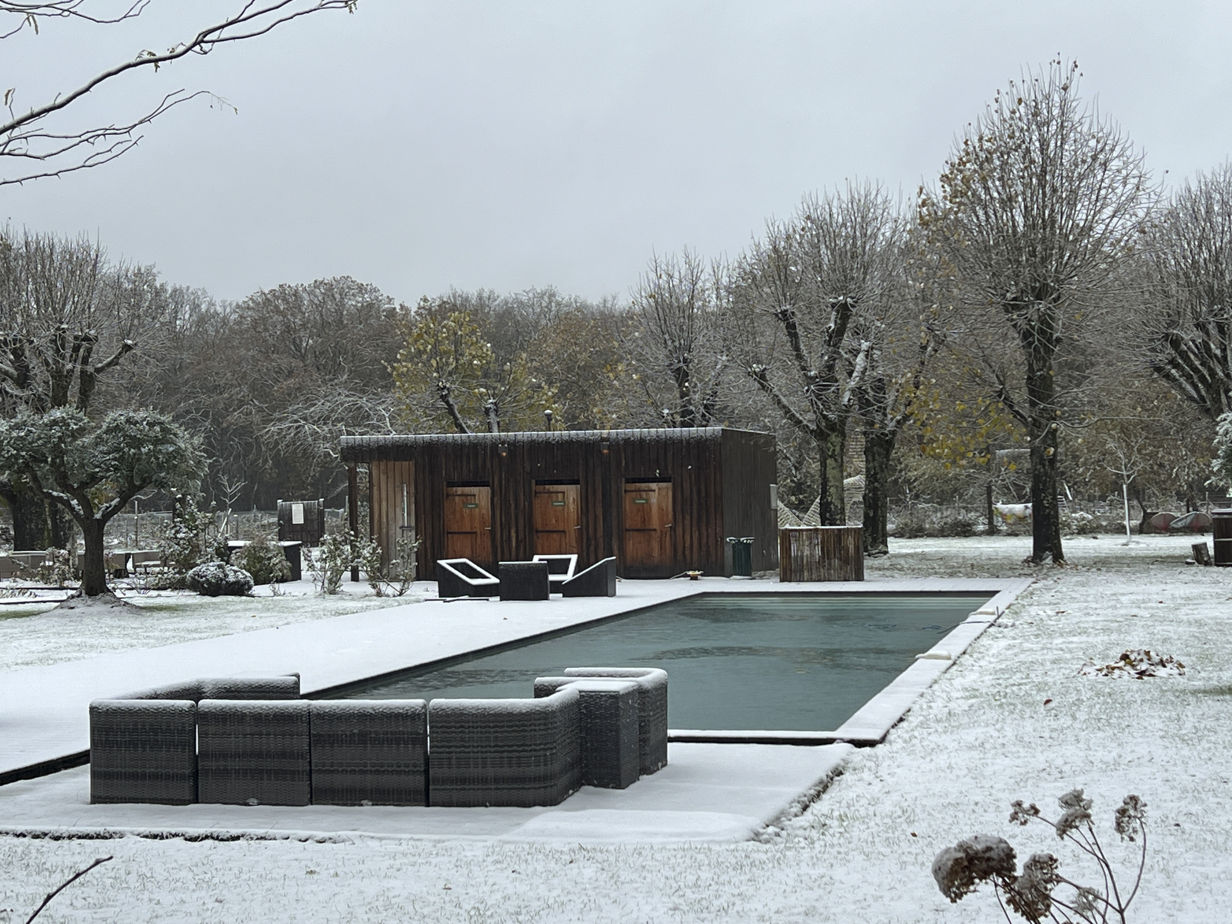Évasion sensorielle dans une suite avec spa et sauna à Esvres-Sur-Indre — environnement naturel