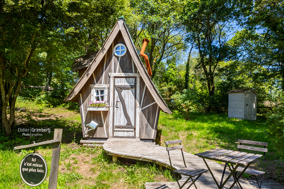 La Casa Mirabilia : une cabane immersive en Bretagne