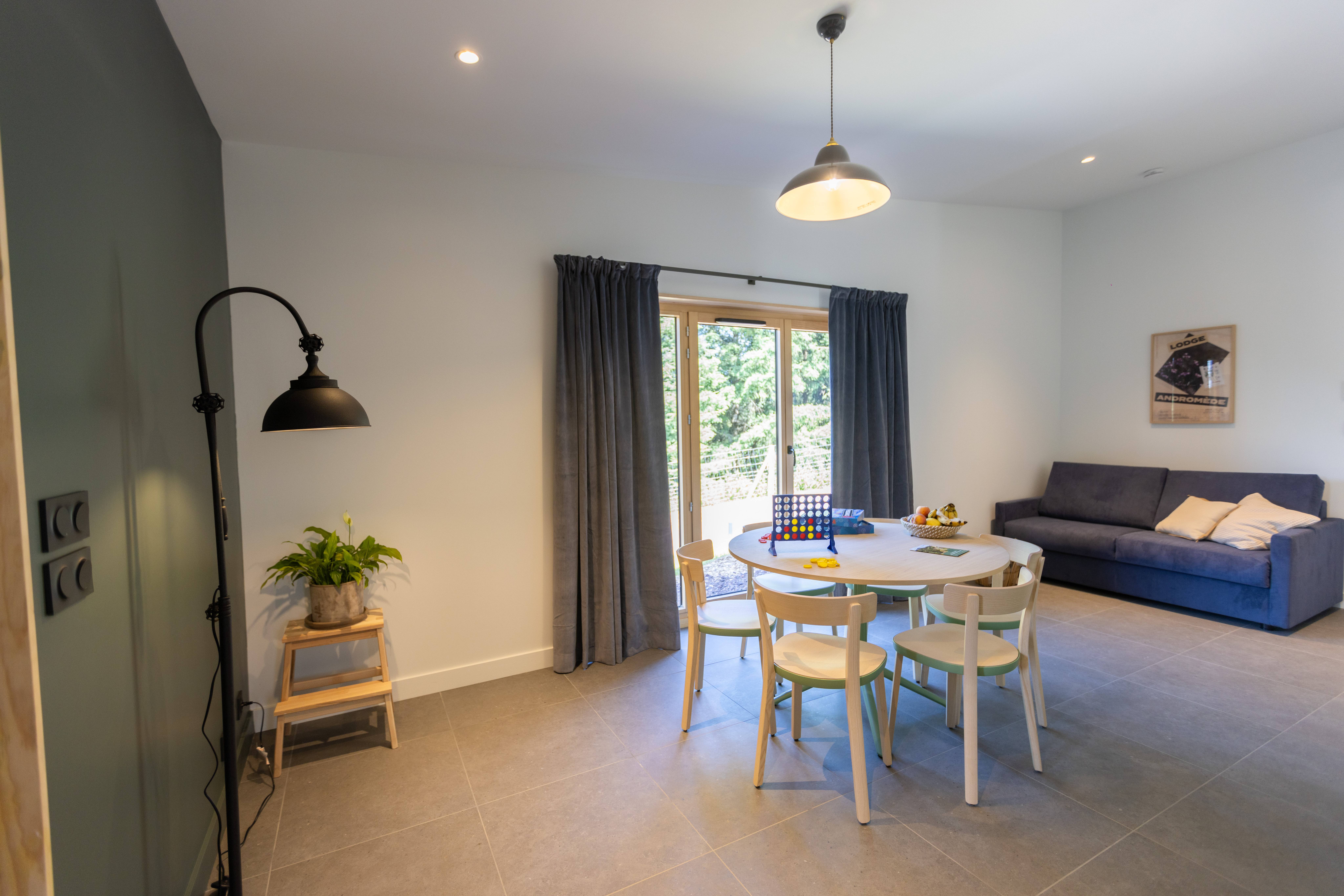 Lodge essentiel — Ecolodge avec vue sur le Volcan de Lemptégy à Puy-de-Dôme à Saint-Ours — salle de bain