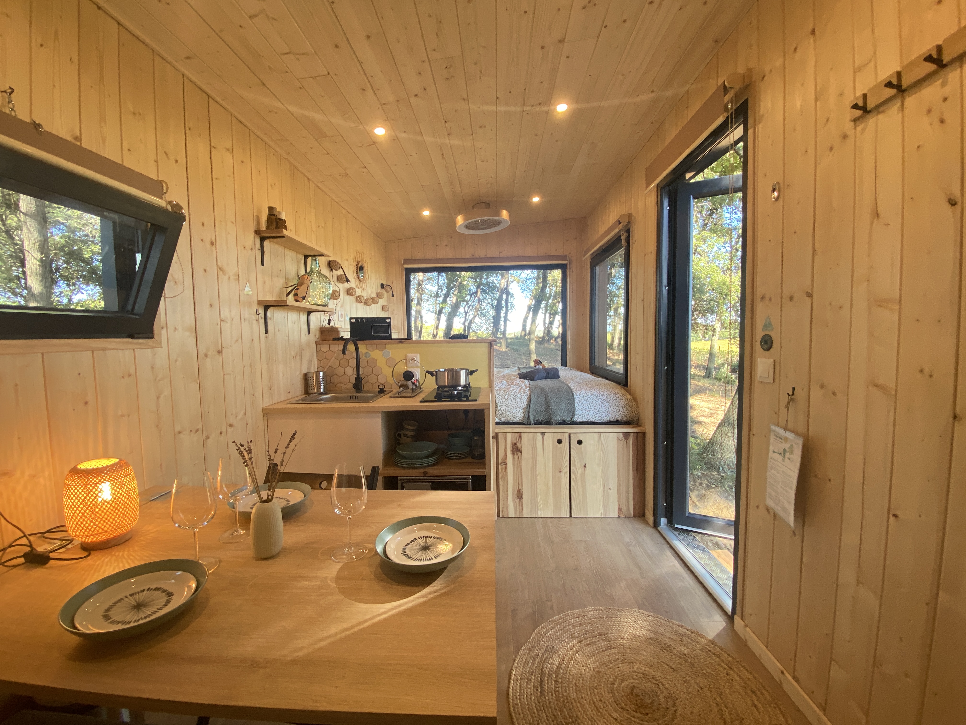 La Ruche aux Vins mille Senteurs : une tiny house en Provence à Mondragon — environnement naturel