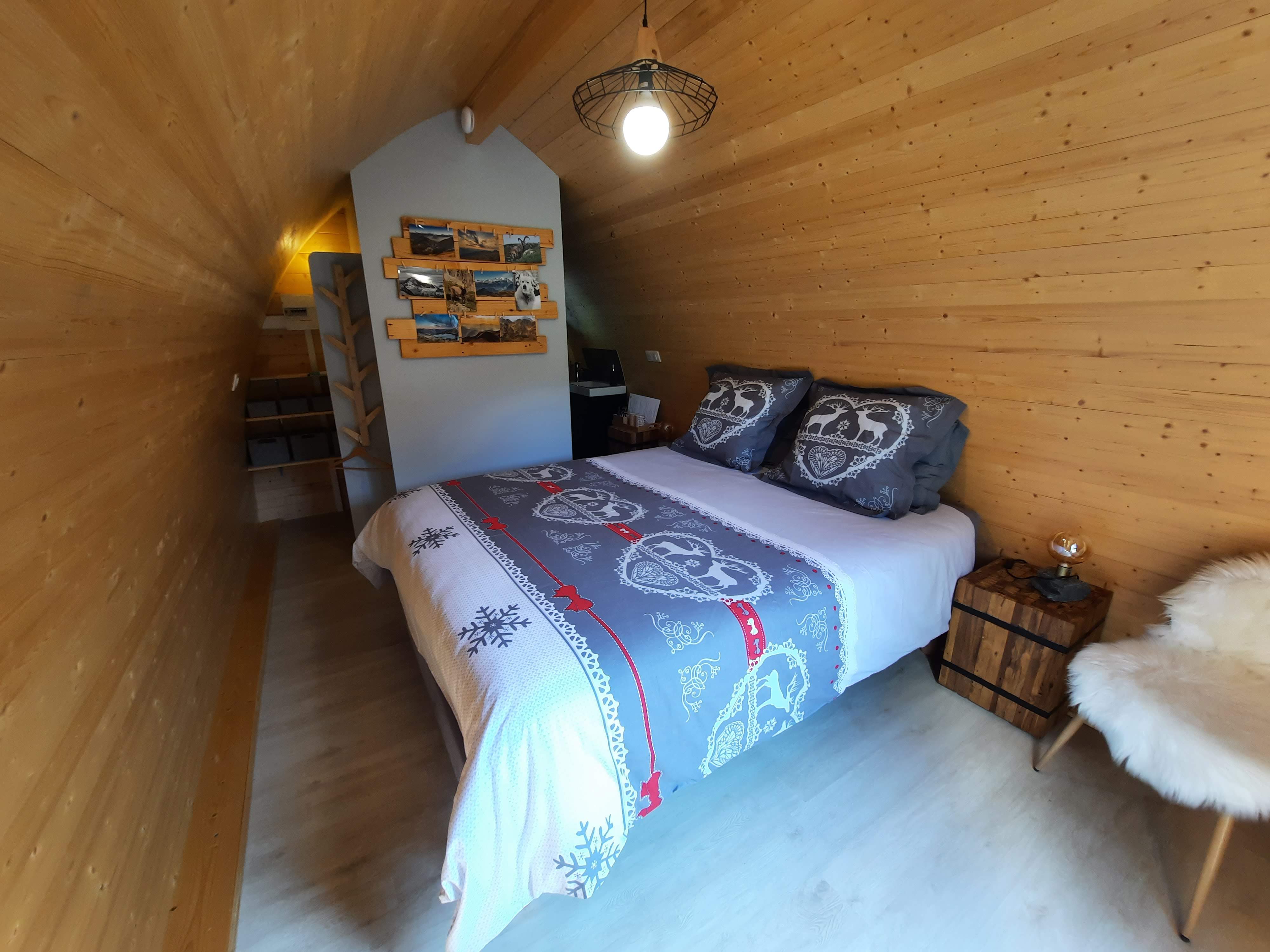 Mégapod le Refuge Insolite — Pod avec jacuzzi à Ariège à Vernajoul — chambre