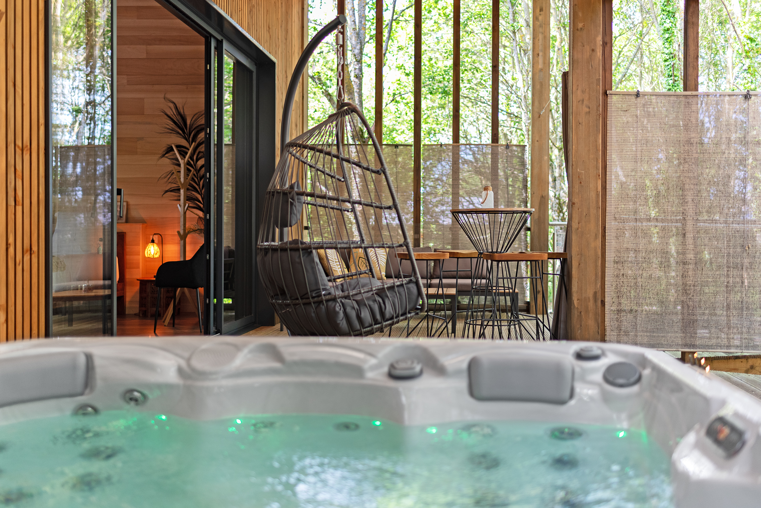 CASA HIMALA & SPA — Cabane sur pilotis avec spa à Ségala (Aveyron) à Anglars-Saint-Félix — espace de vie