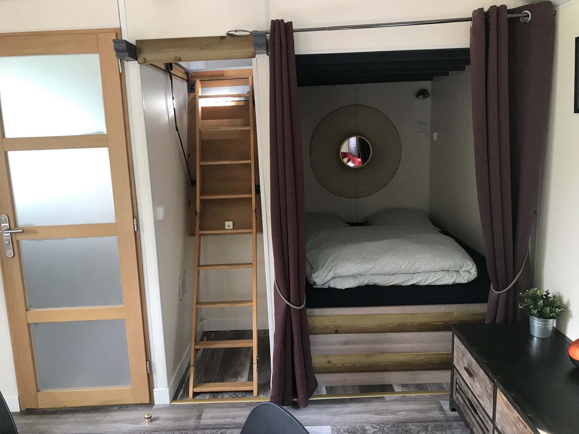 Château Mobile & Spa — Hébergement insolite avec jacuzzi à Oise à Clermont — vue depuis la terrasse