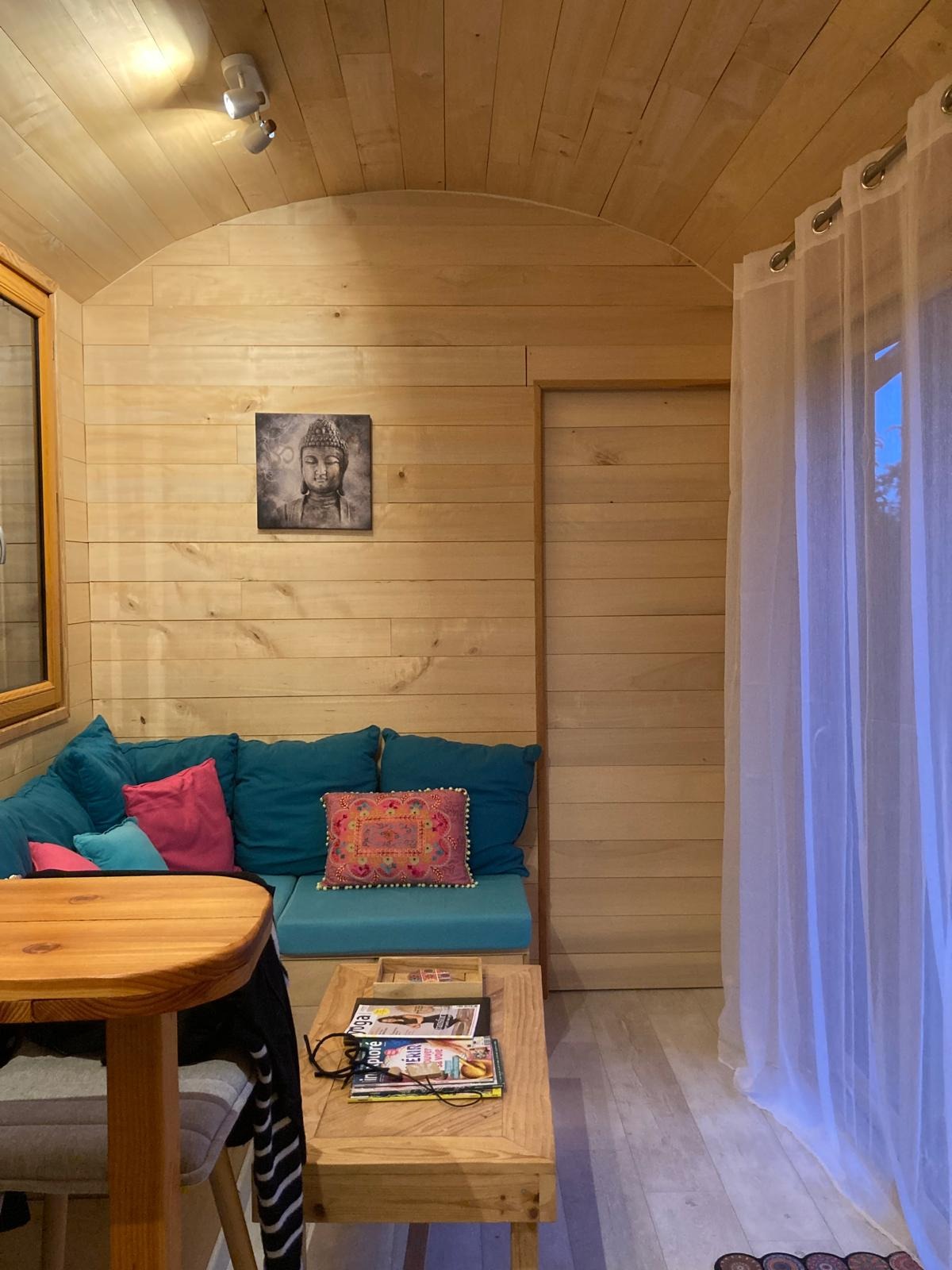 La roulotte de Naturospirit : une échappée belle en Aquitaine à Vergt — espace de vie