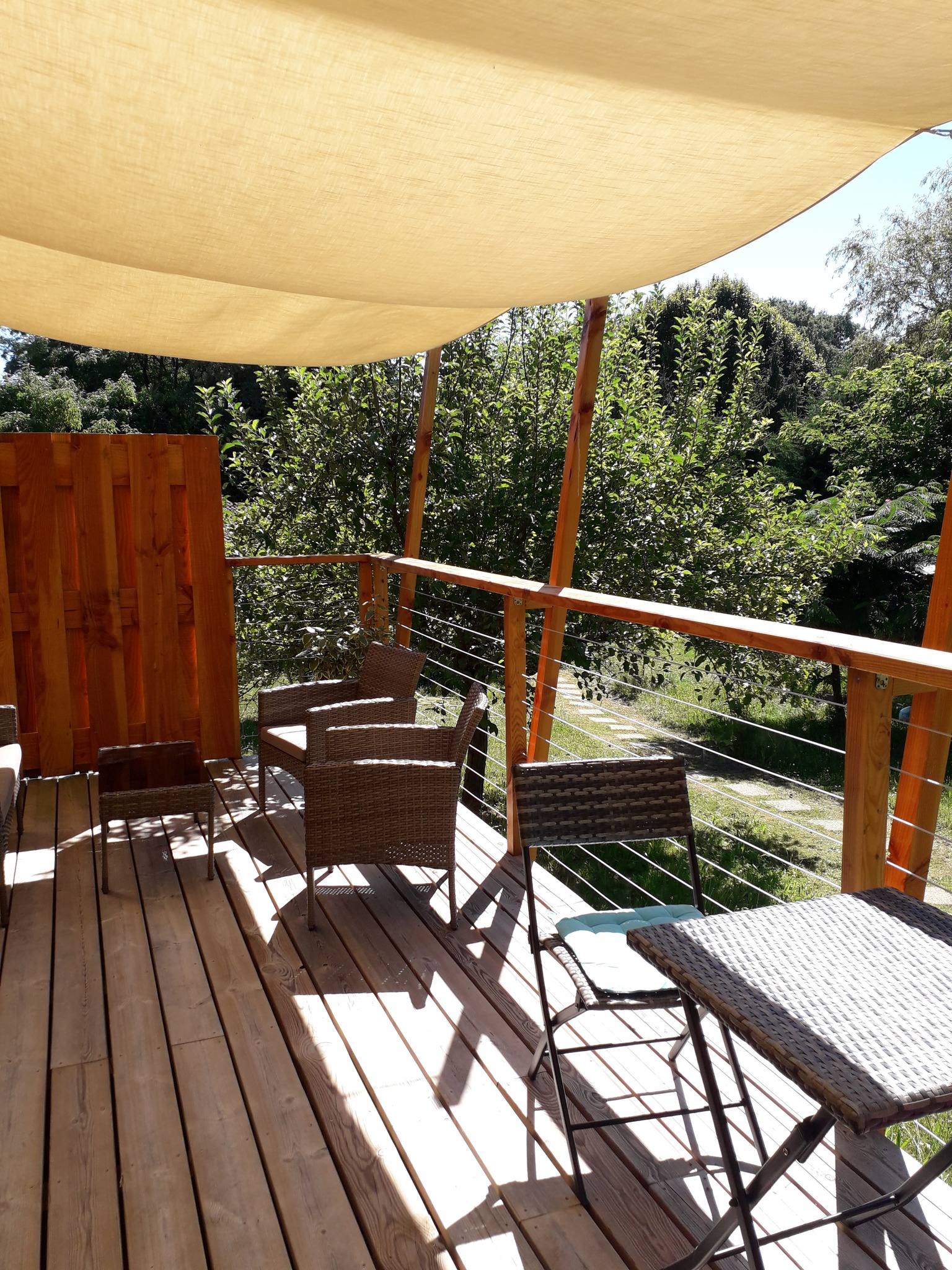 La roulotte de Naturospirit : une échappée belle en Aquitaine à Vergt — vue depuis la terrasse