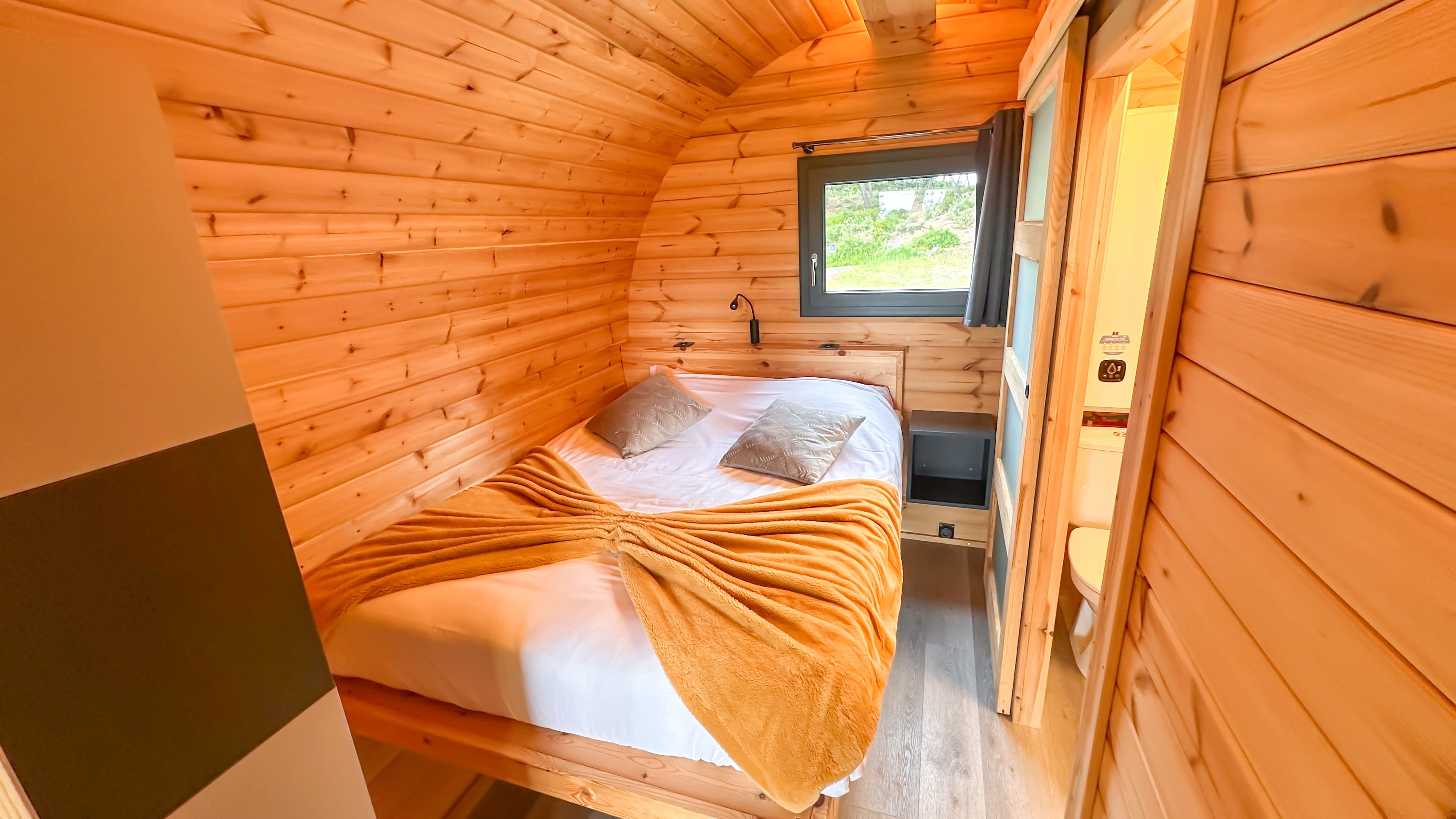 Le Barrel Zen : un tonneau atypique en pleine nature à Montagnac — vue intérieure