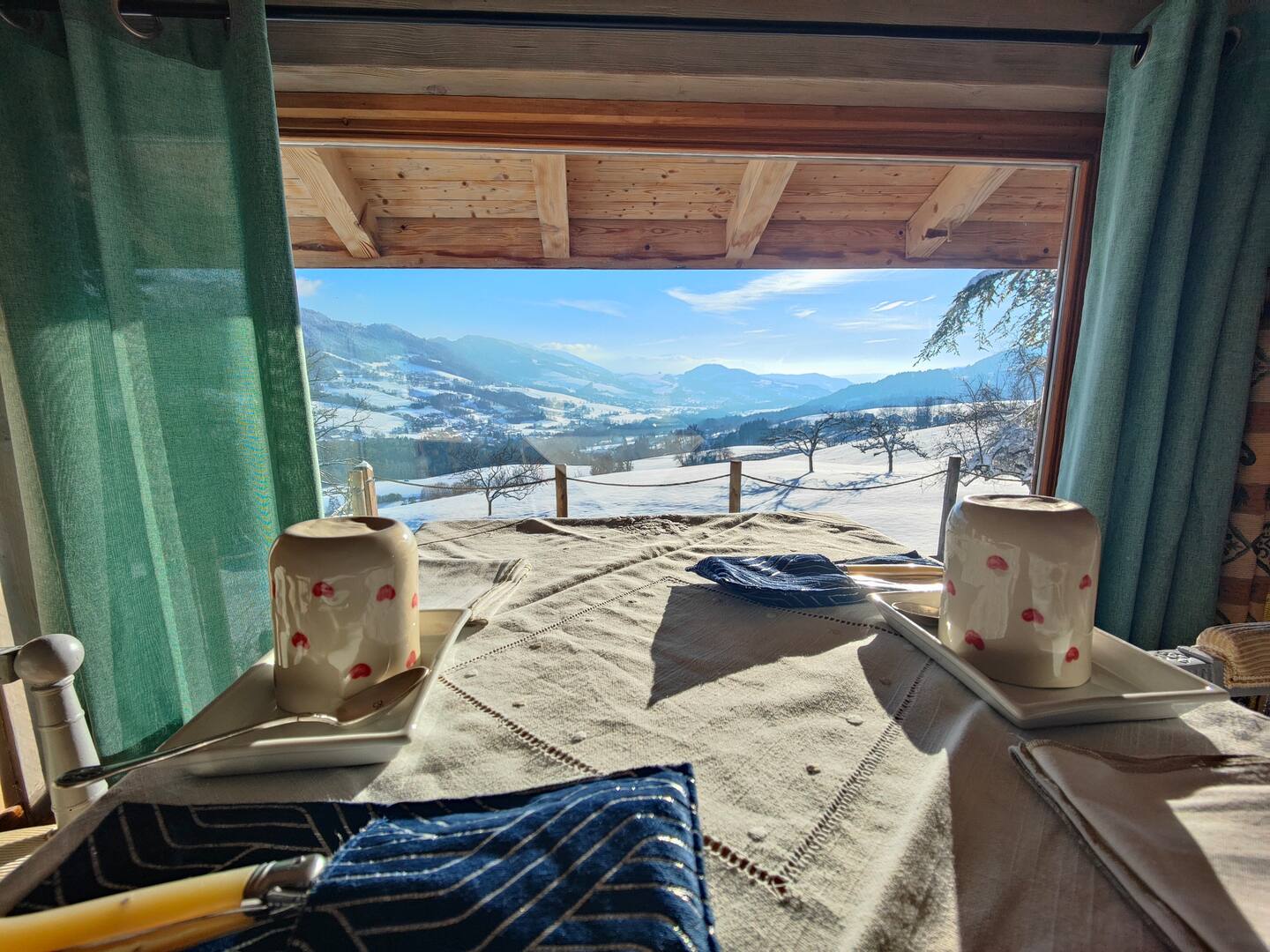 Refuge insolite avec vue panoramique — Maison authentique en Haute-Savoie à Burdignin — vue intérieure