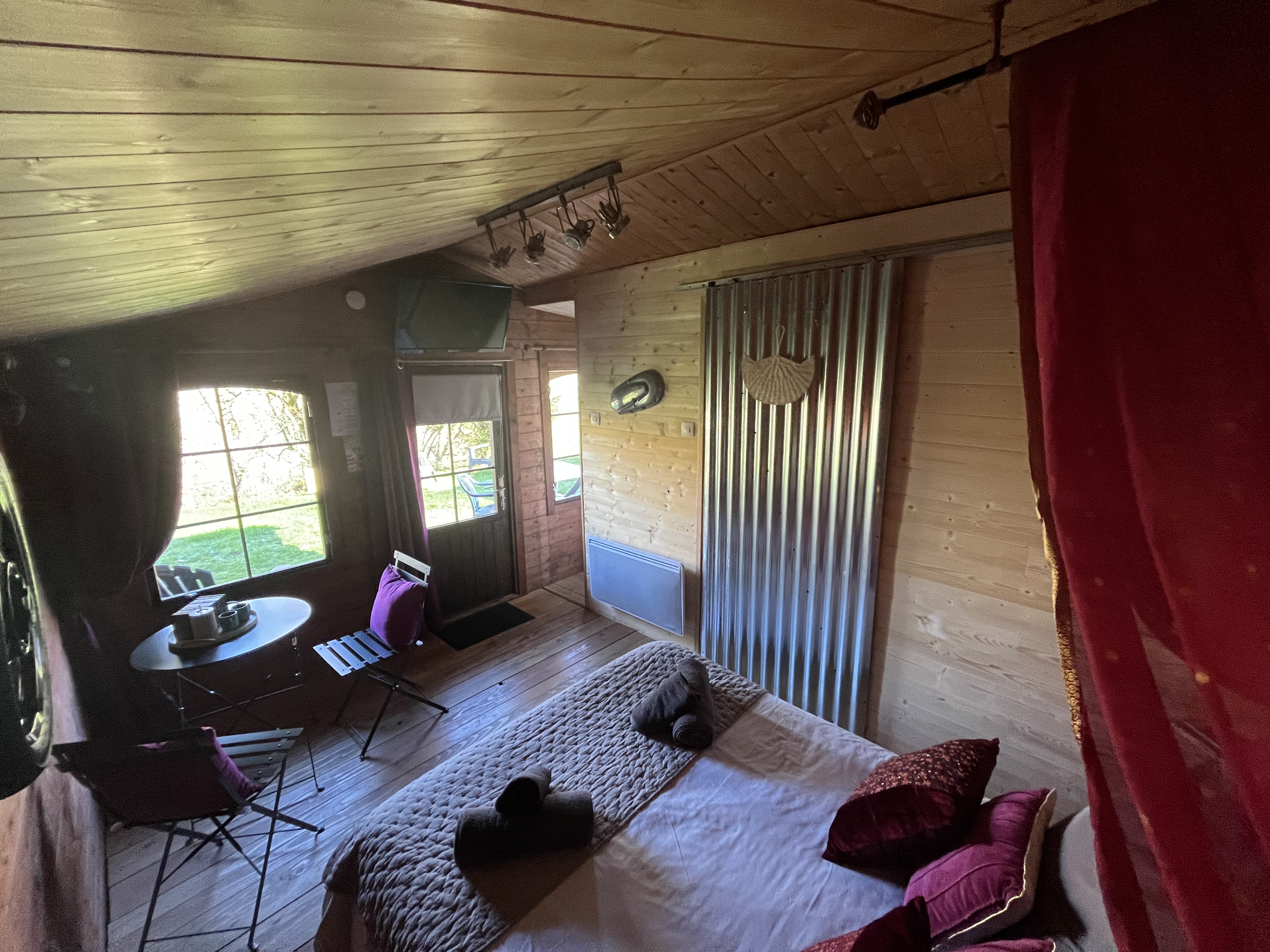 Chalet Royal Enfield — Escapade paisible avec spa à Tarn à Albi — salle de bain