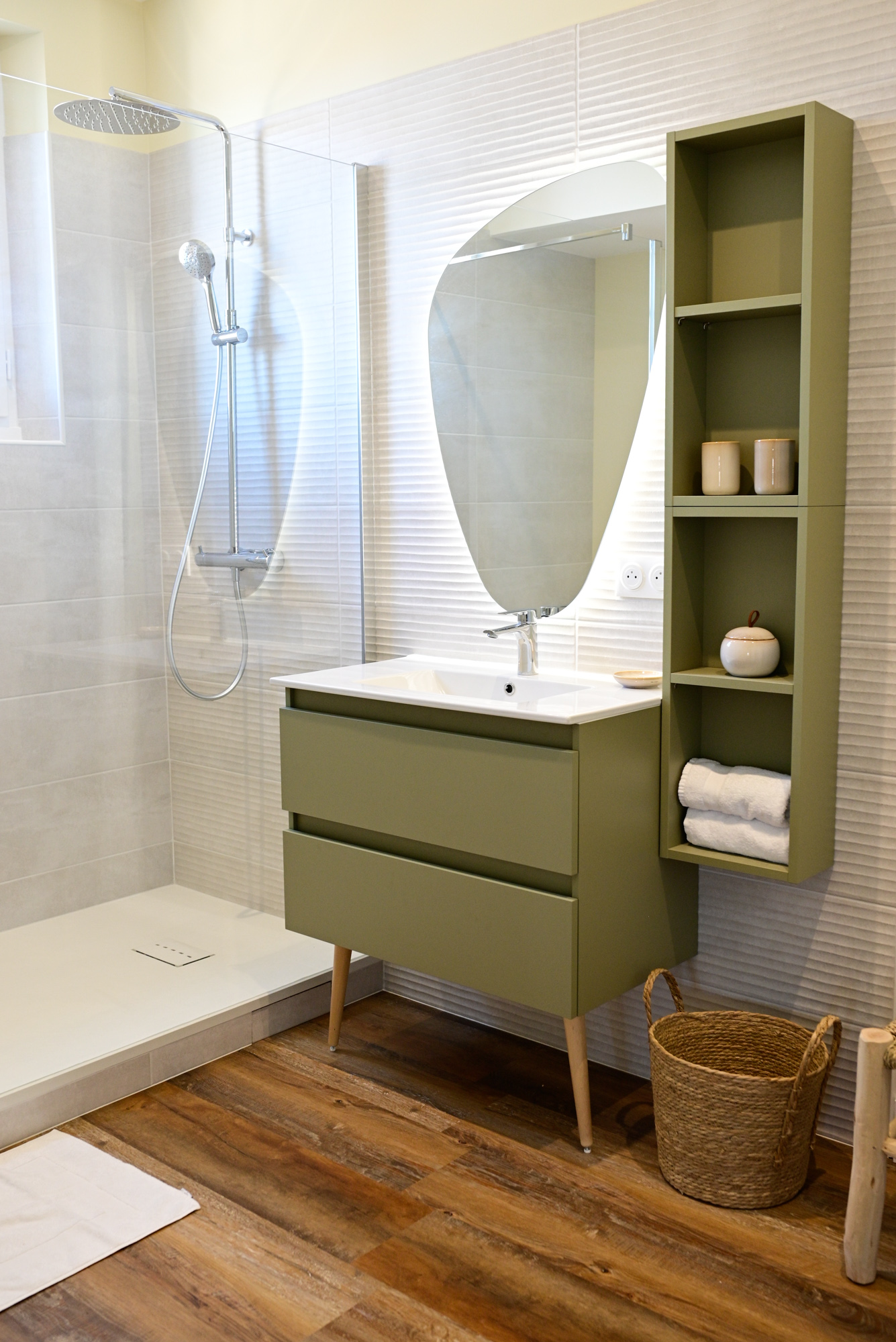 Studio Deluxe Muscadelle — Hébergement avec spa à Bordeaux (Gironde) à Bordeaux — espace de vie