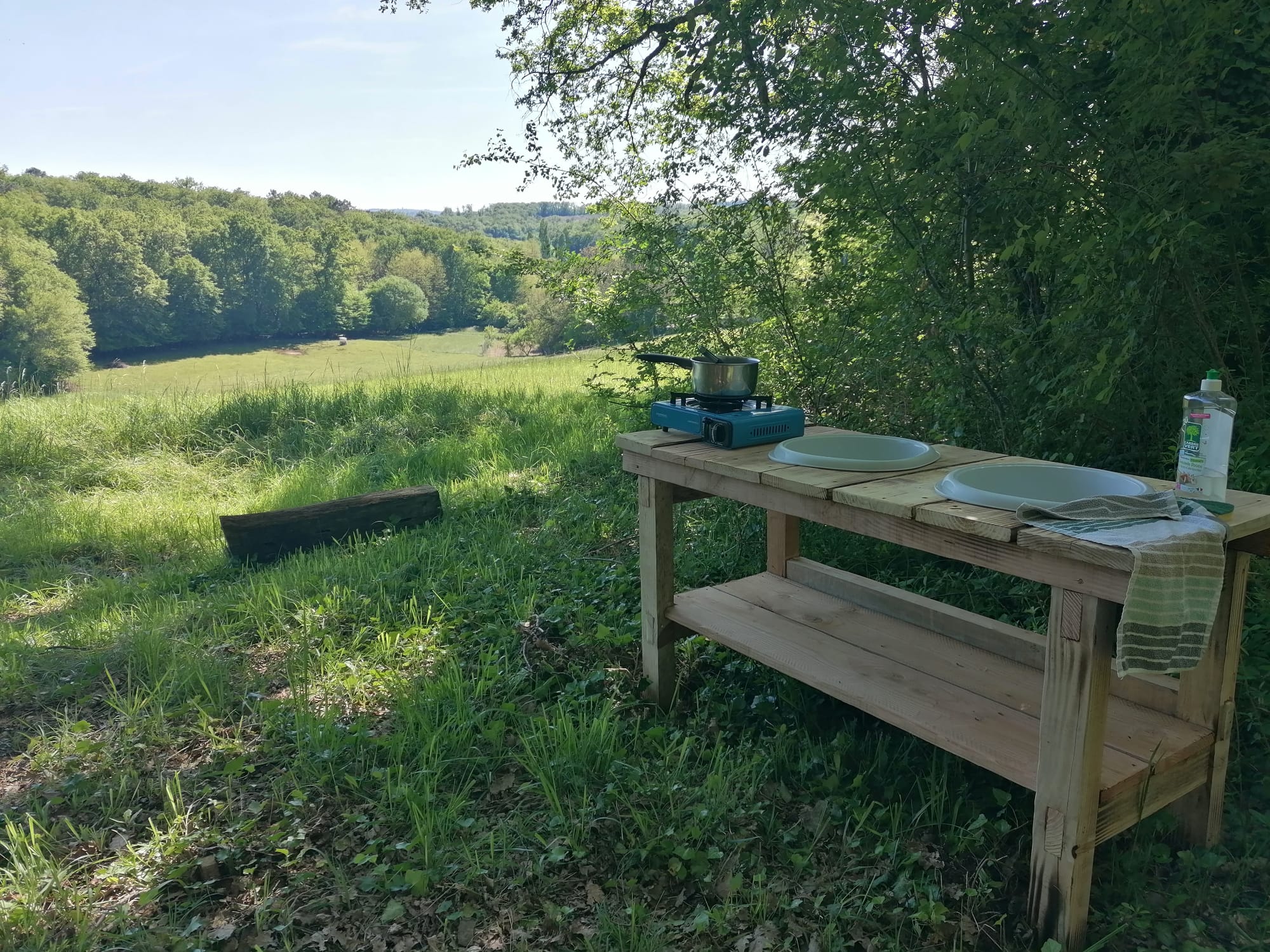 Séjournez dans une yourte au cœur de l'Aquitaine à Saint Front D'alemps — espace de vie